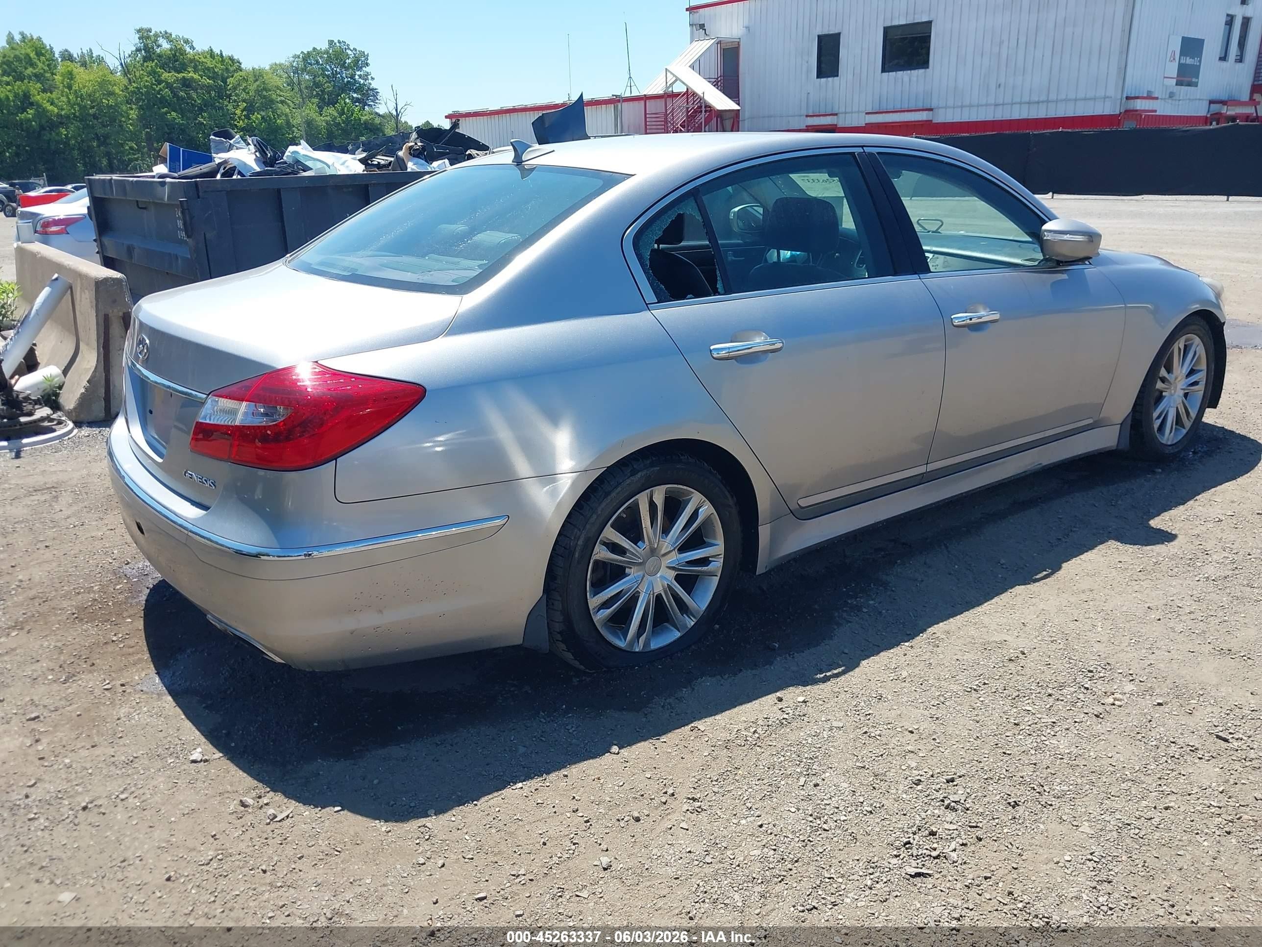 2013 Hyundai Genesis 3.8 Silver vin: KMHGC4DD0DU213406