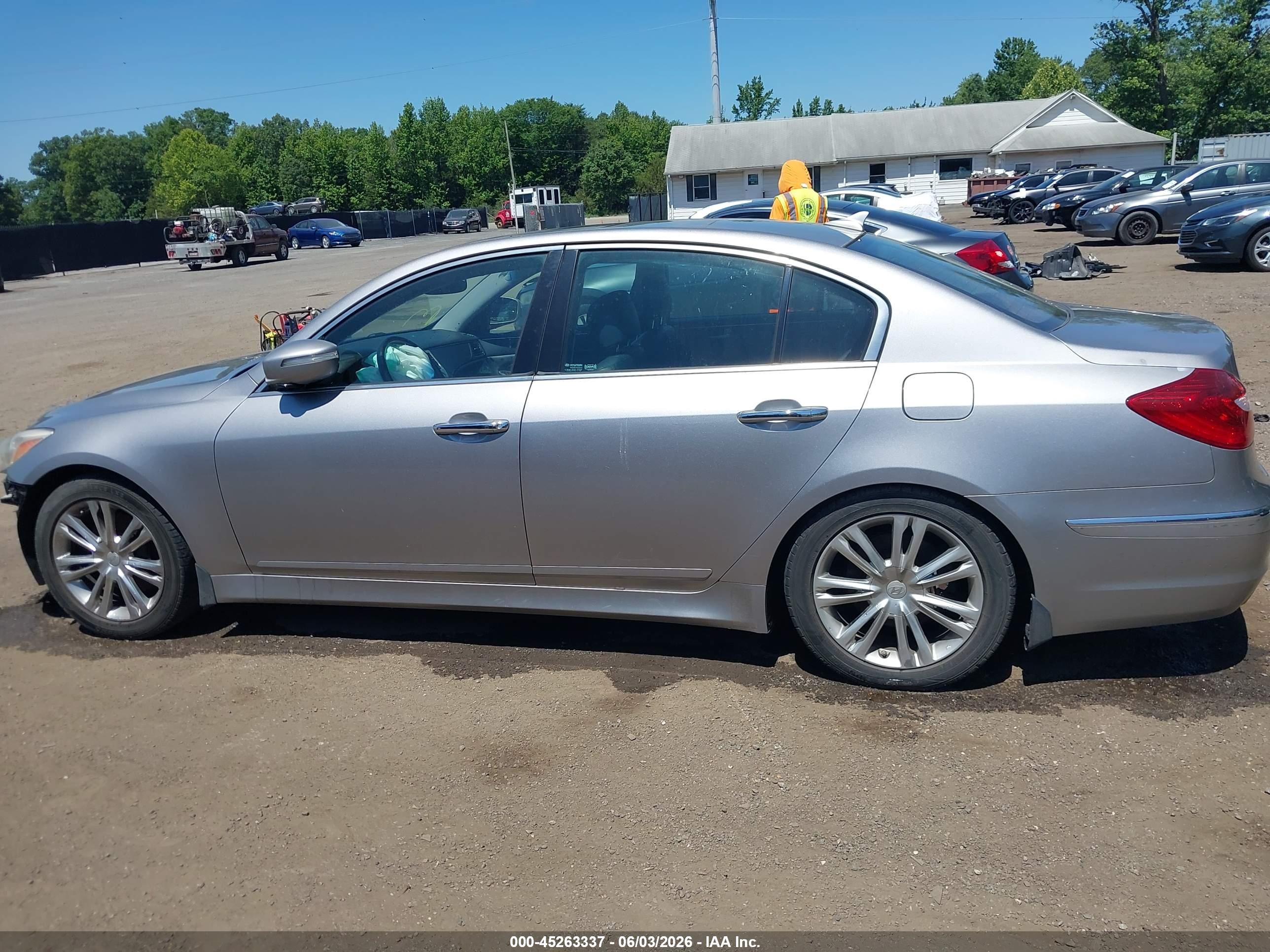 2013 Hyundai Genesis 3.8 Silver vin: KMHGC4DD0DU213406