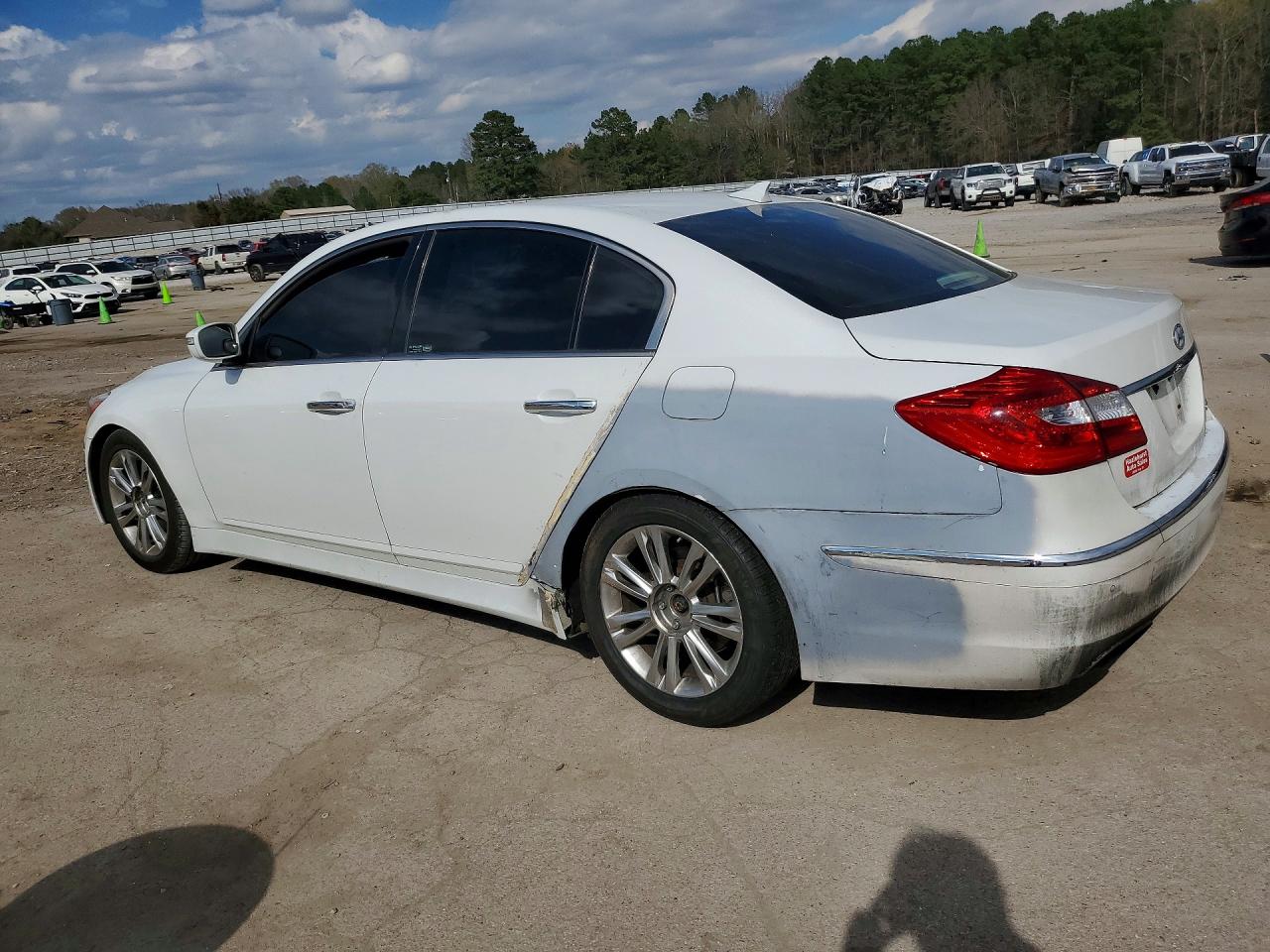 2013 Hyundai Genesis 3.8l White vin: KMHGC4DD0DU221196