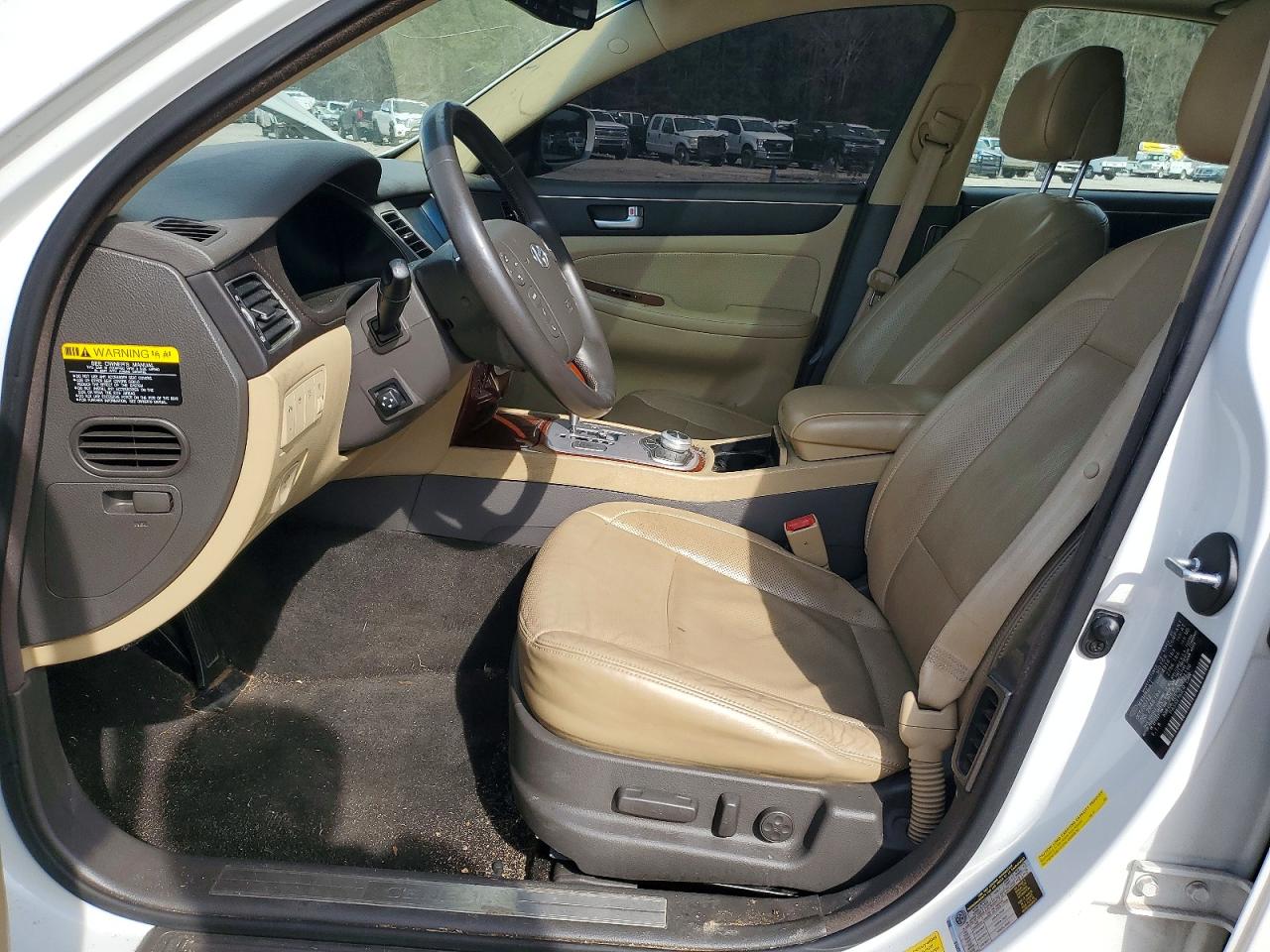 2013 Hyundai Genesis 3.8l White vin: KMHGC4DD0DU221196