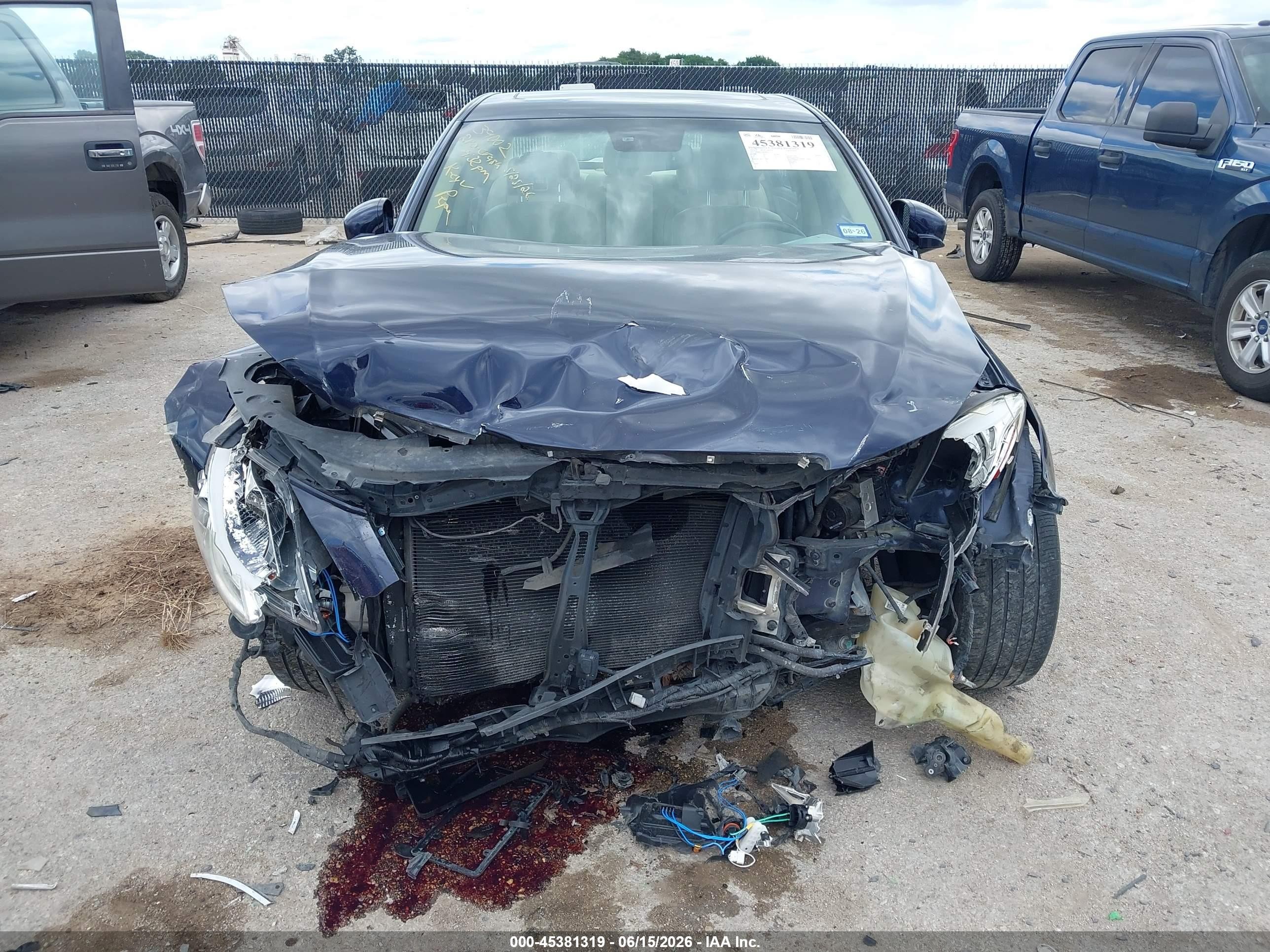 2013 Hyundai Genesis 3.8 Blue vin: KMHGC4DD0DU222123