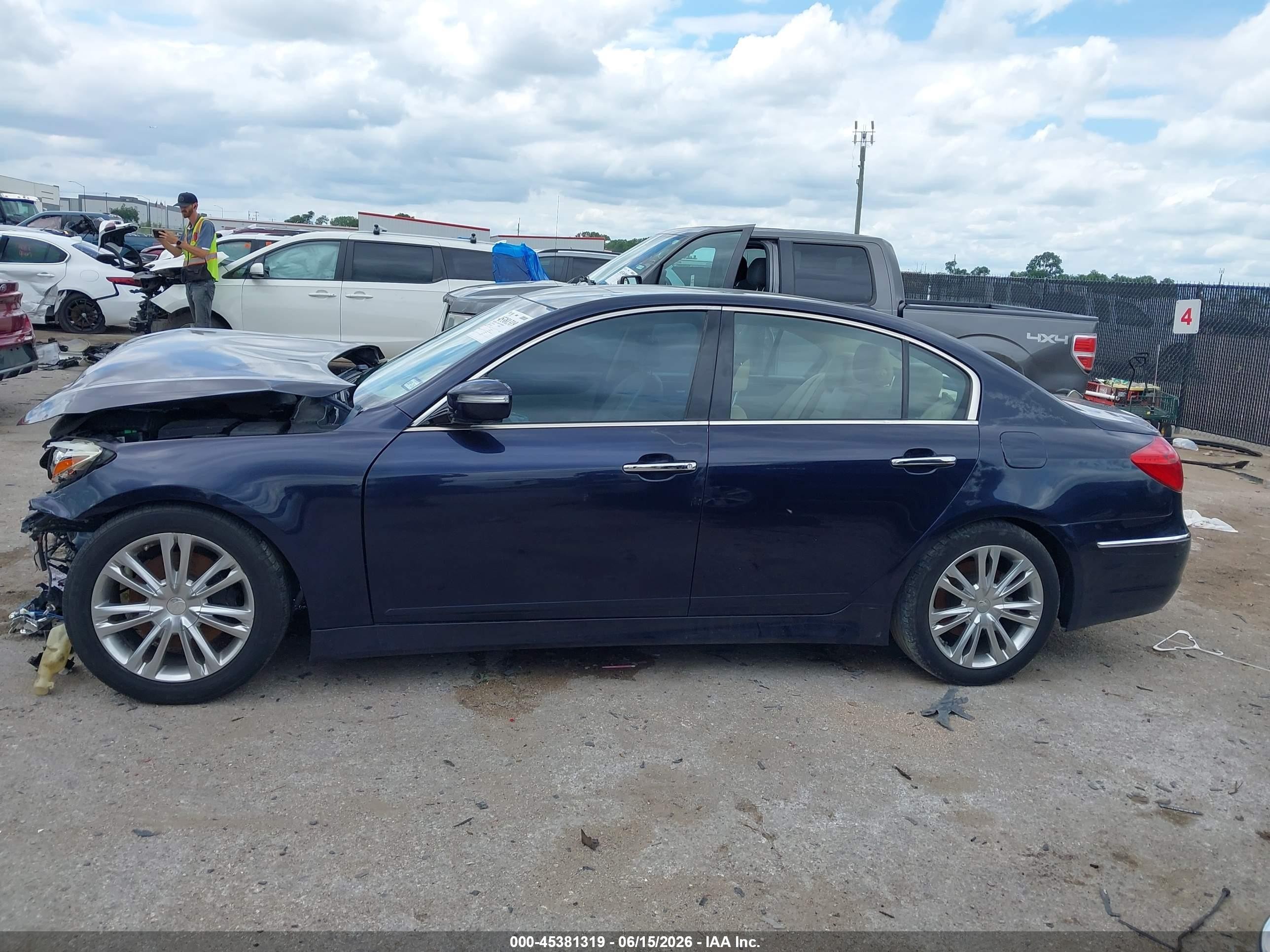 2013 Hyundai Genesis 3.8 Blue vin: KMHGC4DD0DU222123