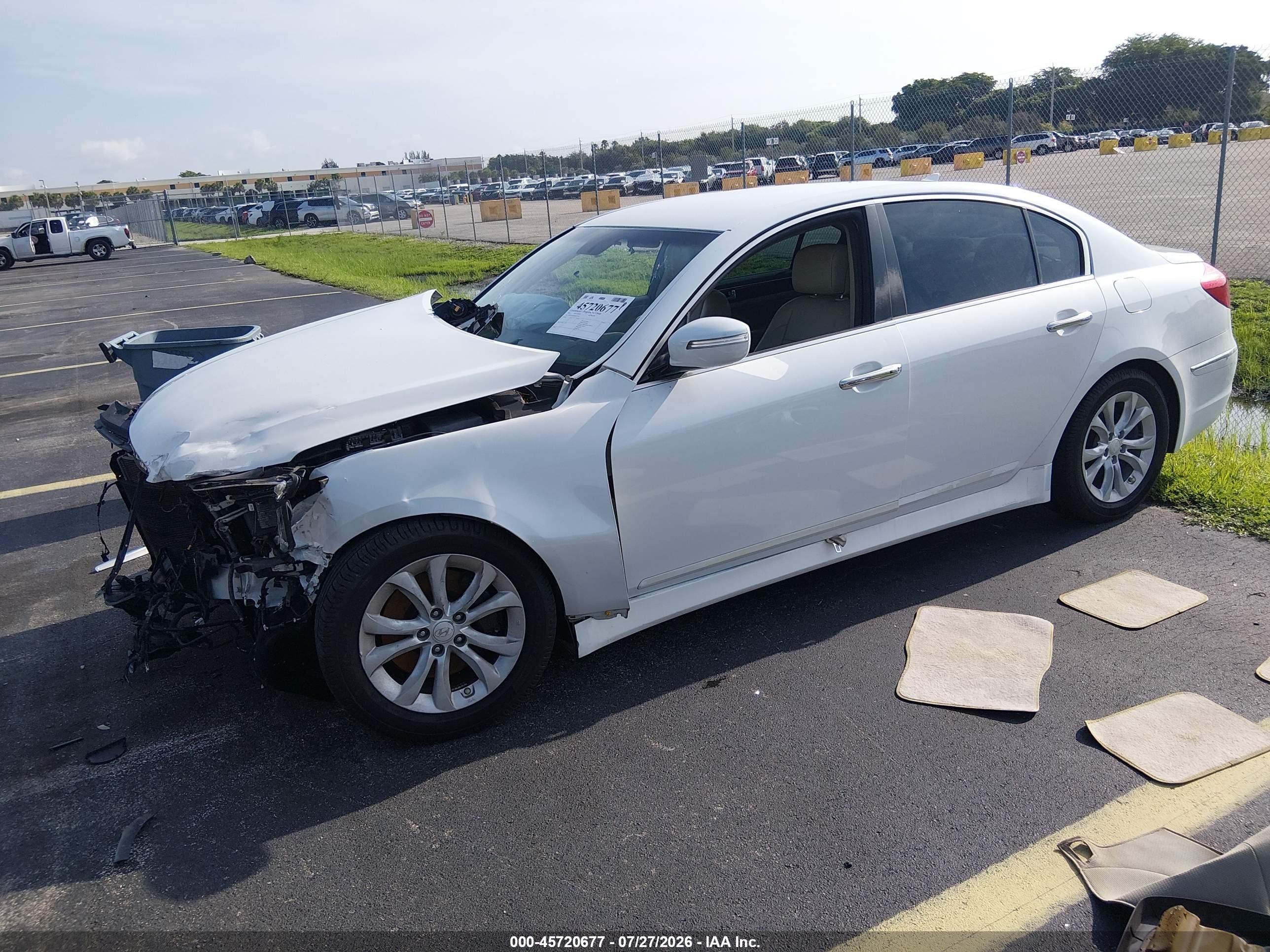 2013 Hyundai Genesis 3.8 White vin: KMHGC4DD0DU224146