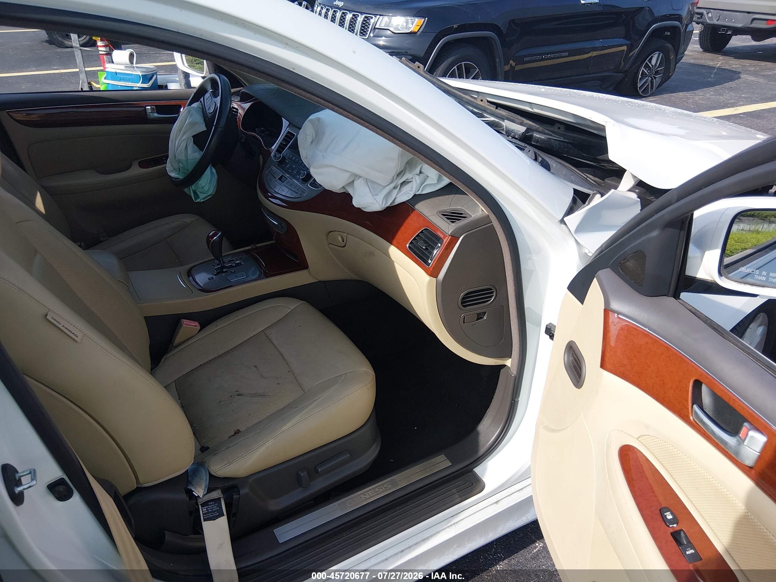 2013 Hyundai Genesis 3.8 White vin: KMHGC4DD0DU224146