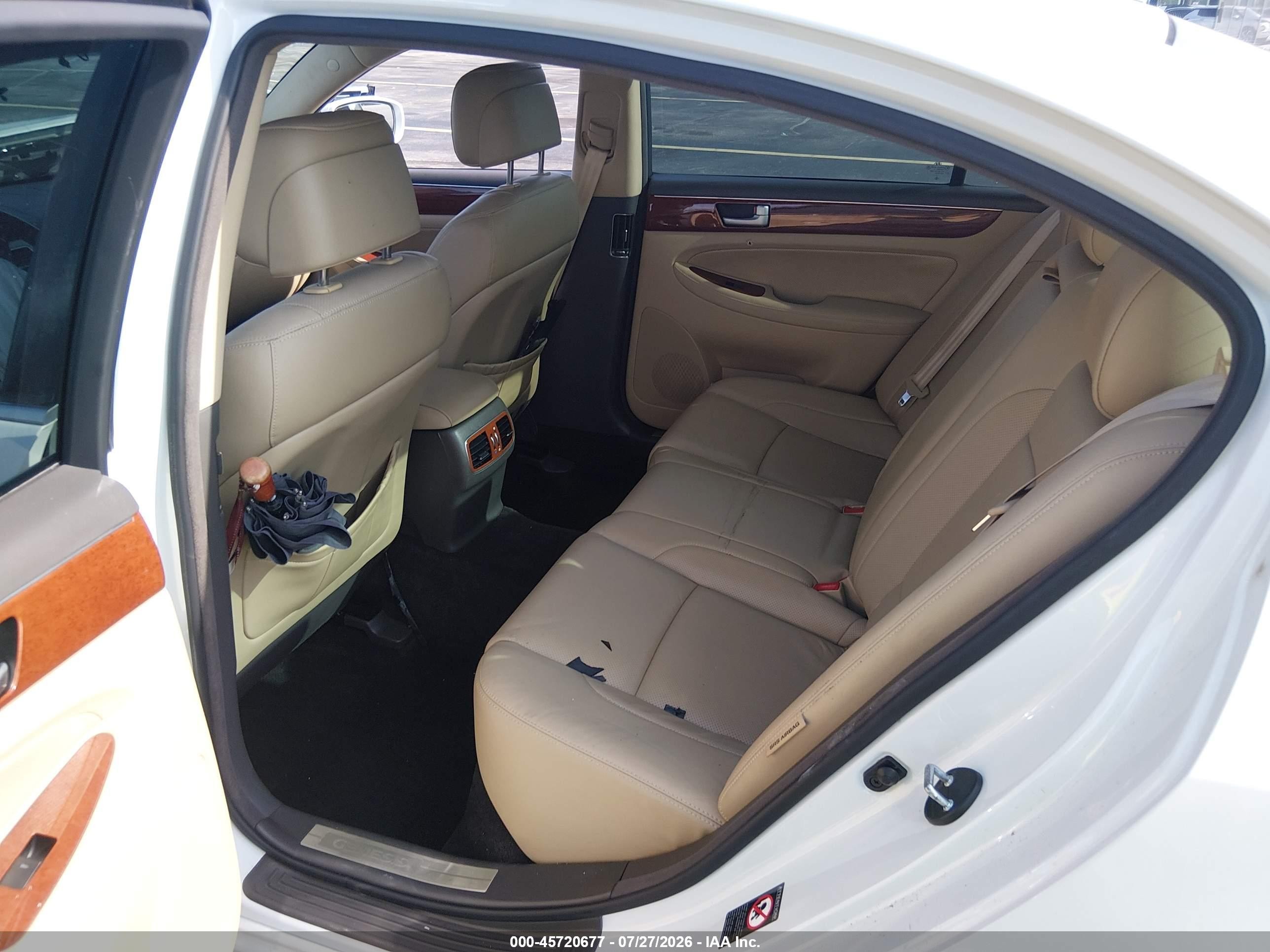 2013 Hyundai Genesis 3.8 White vin: KMHGC4DD0DU224146