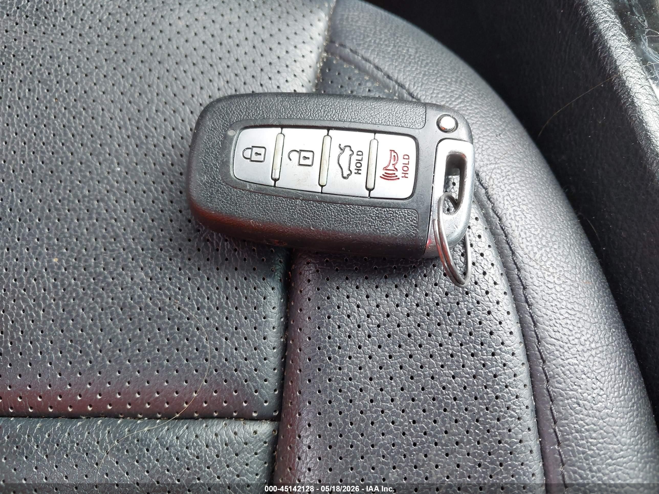 2013 Hyundai Genesis 3.8 Black vin: KMHGC4DD0DU228407