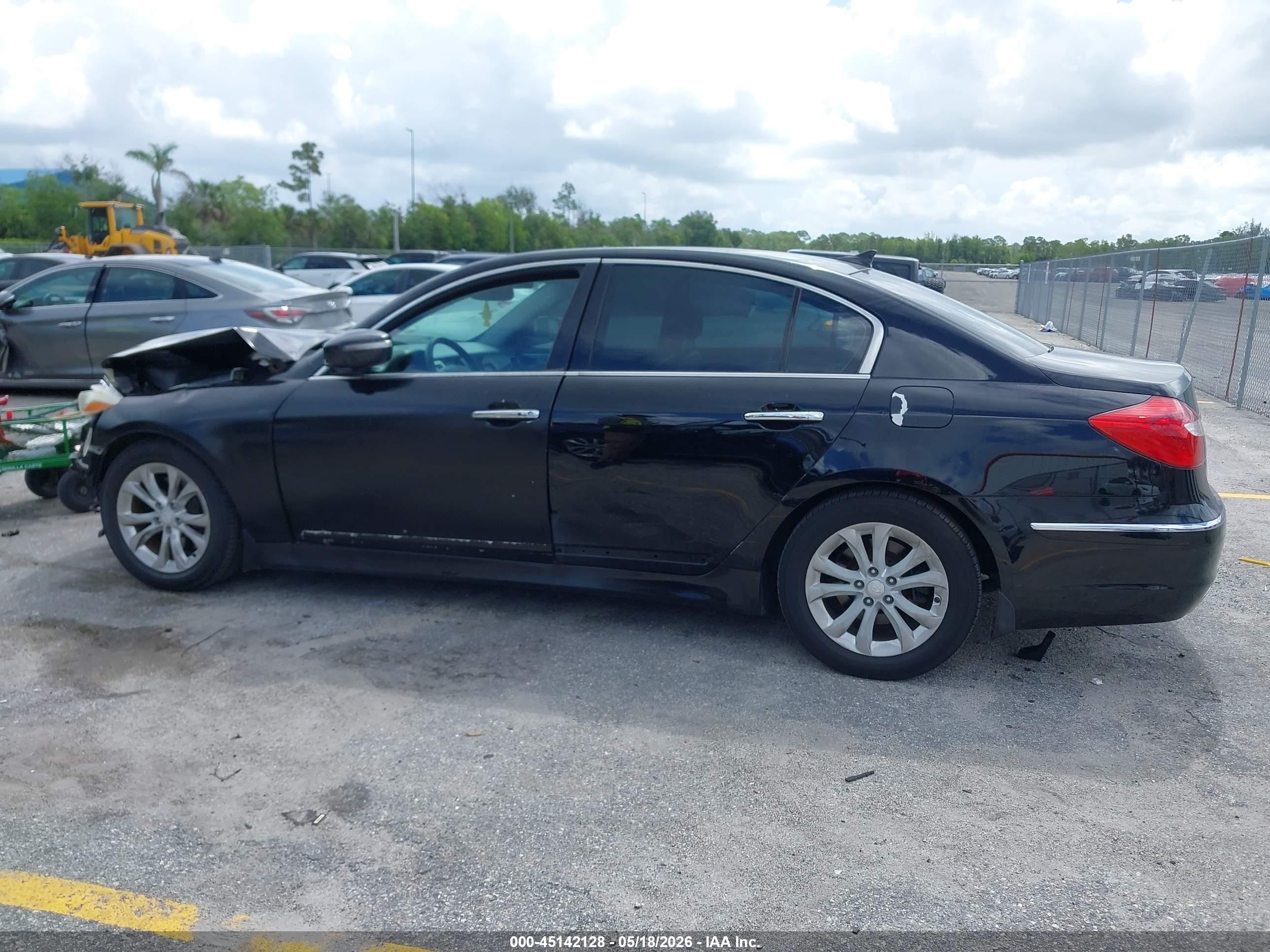2013 Hyundai Genesis 3.8 Black vin: KMHGC4DD0DU228407