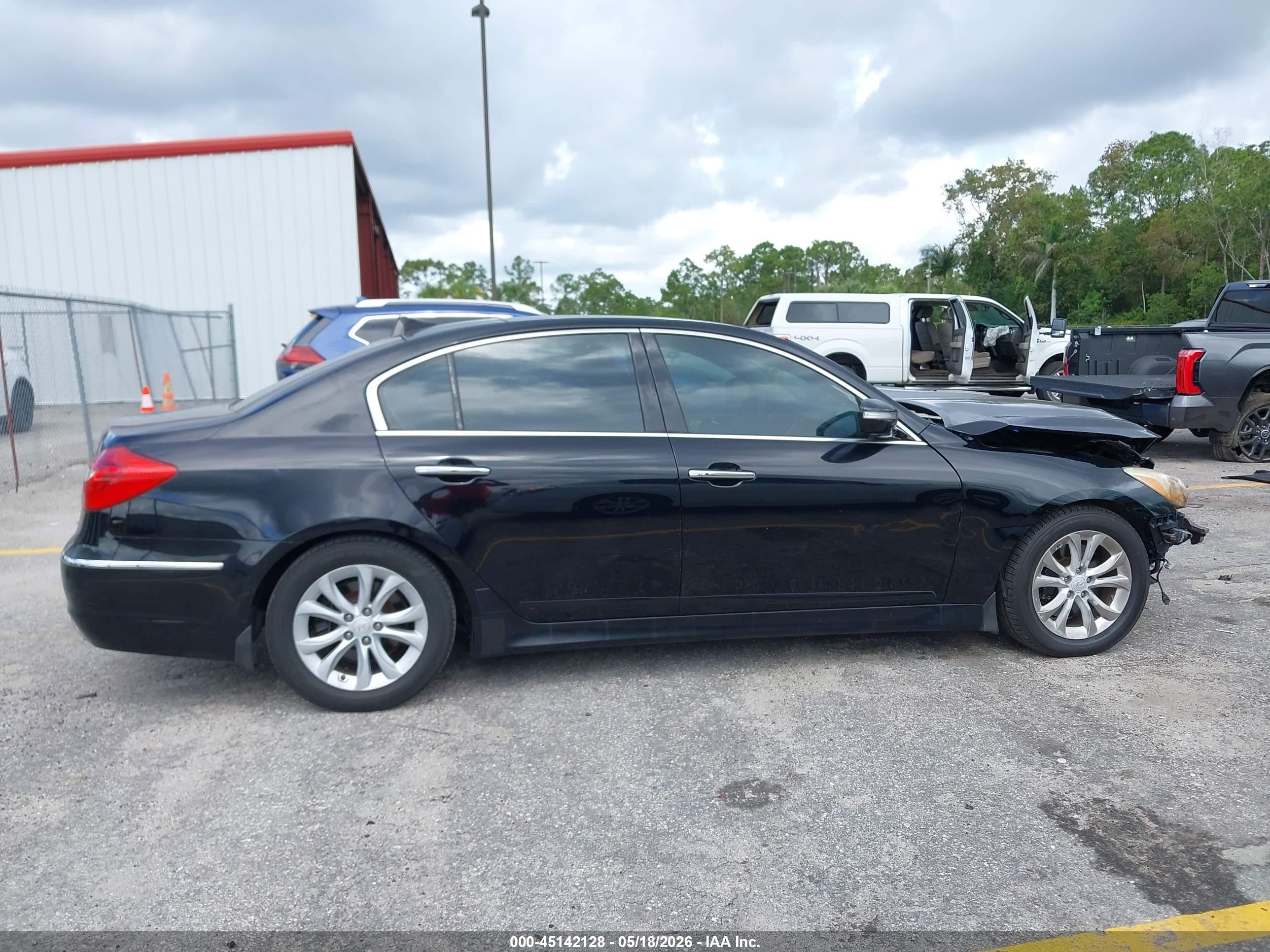 2013 Hyundai Genesis 3.8 Black vin: KMHGC4DD0DU228407