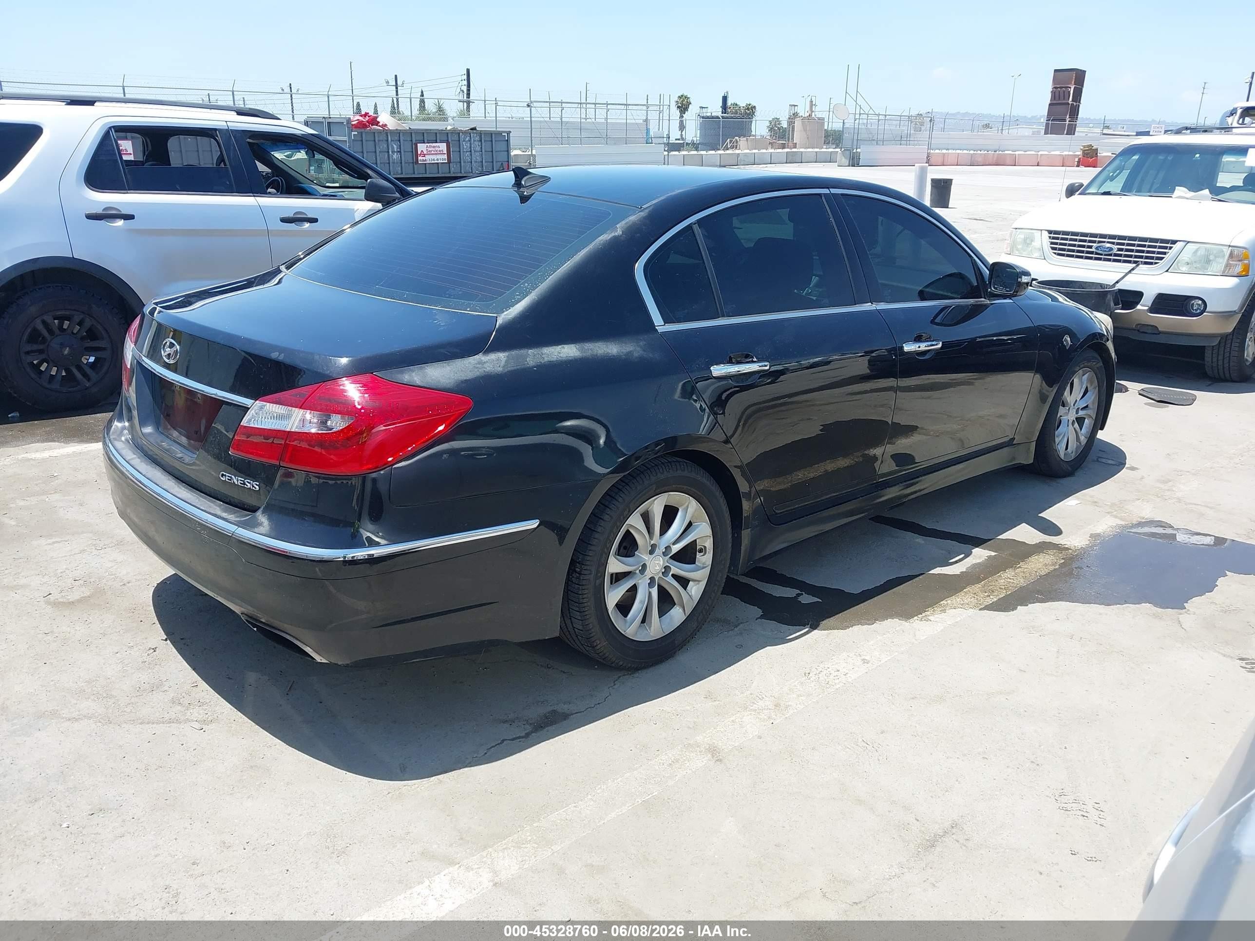 2013 Hyundai Genesis 3.8 Black vin: KMHGC4DD0DU233090
