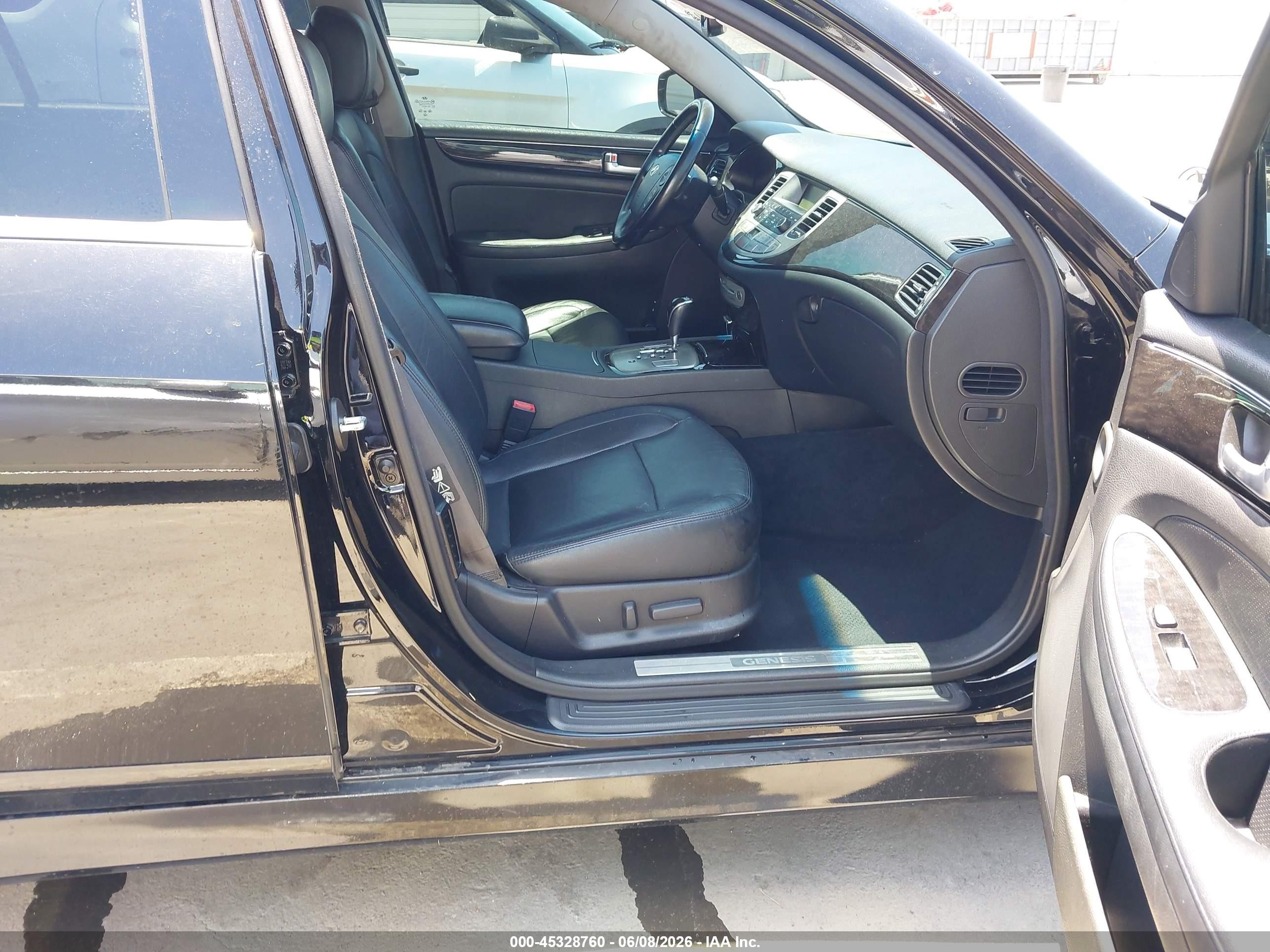 2013 Hyundai Genesis 3.8 Black vin: KMHGC4DD0DU233090