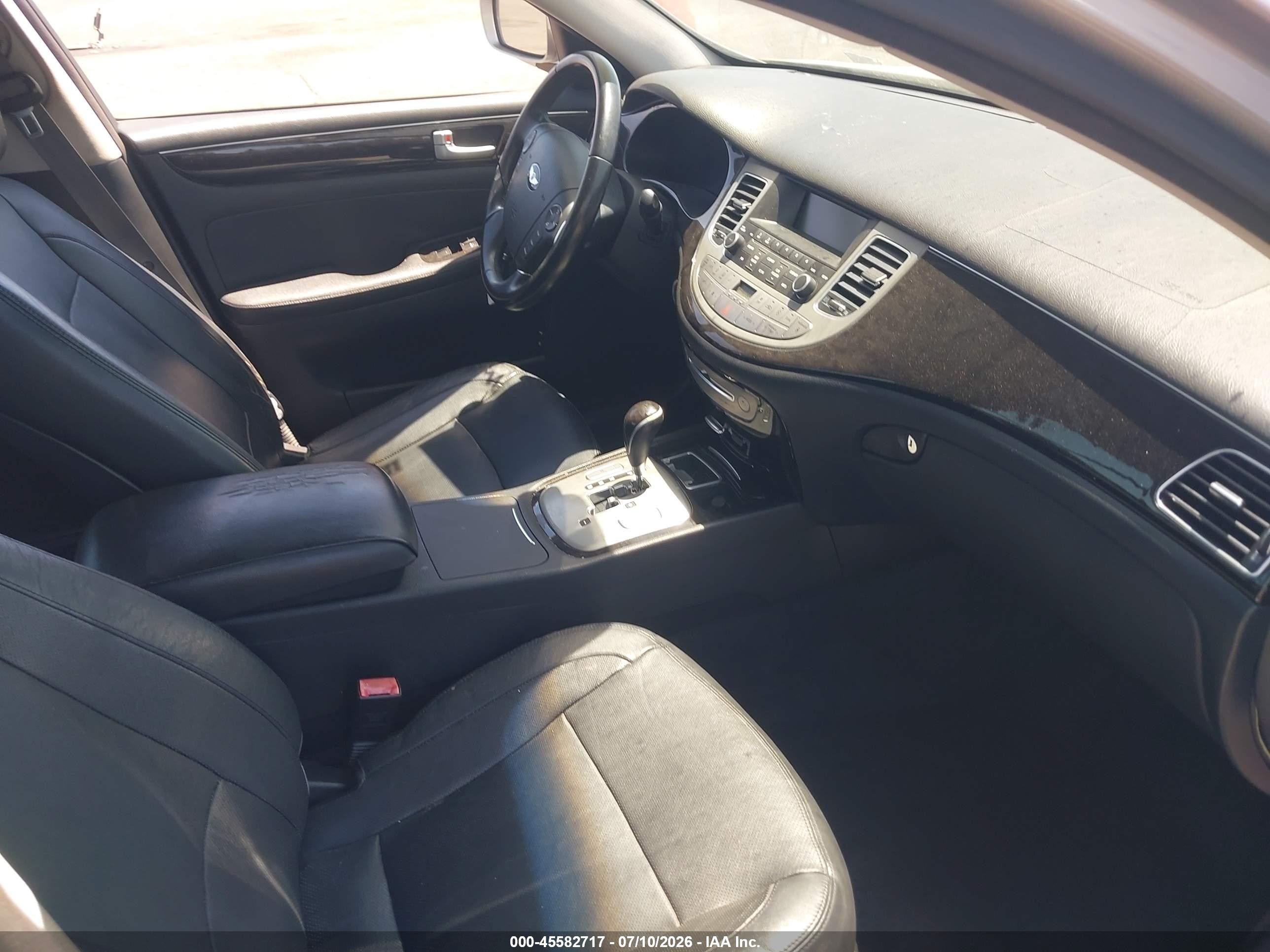 2013 Hyundai Genesis 3.8 Silver vin: KMHGC4DD0DU247443