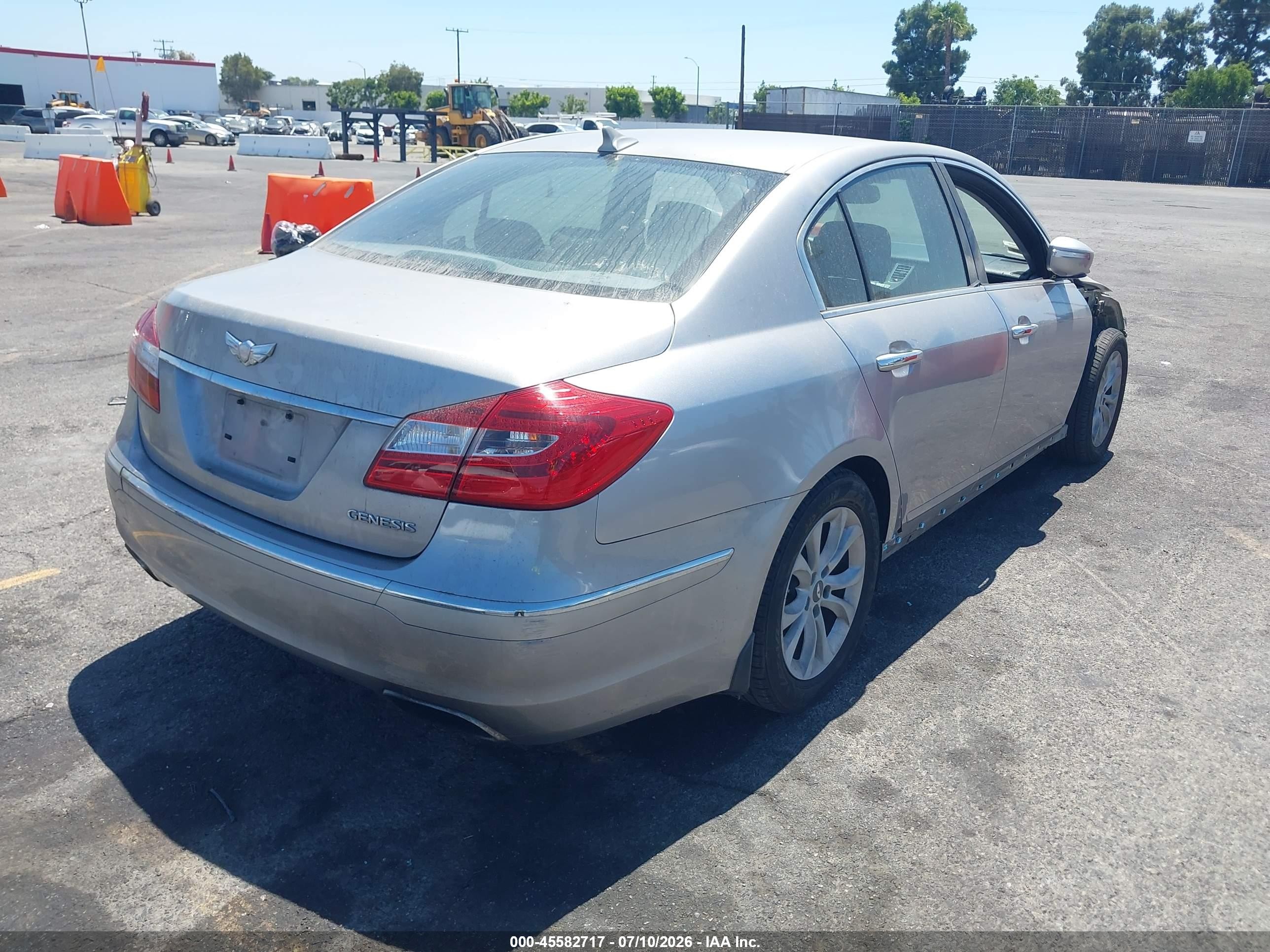 2013 Hyundai Genesis 3.8 Silver vin: KMHGC4DD0DU247443