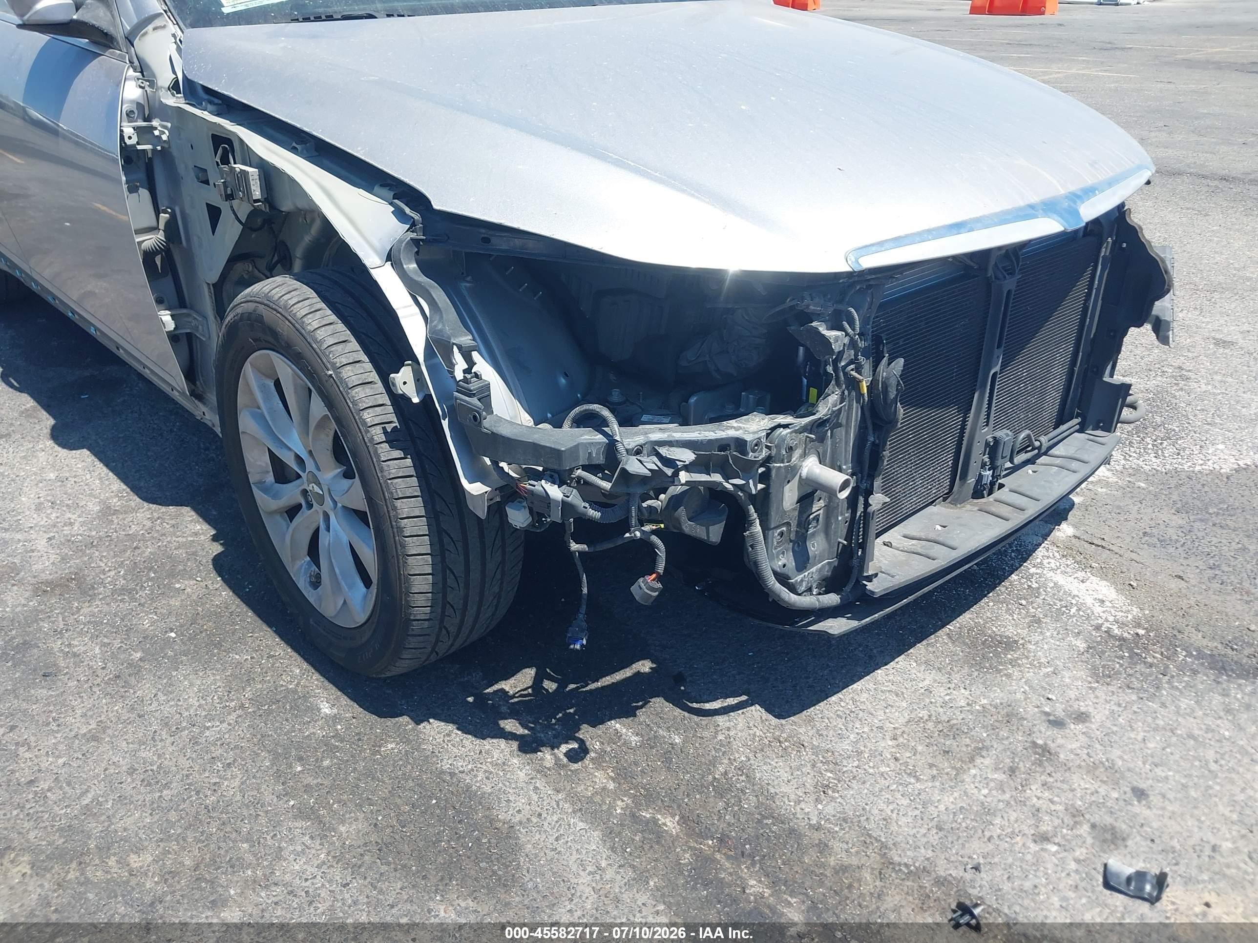 2013 Hyundai Genesis 3.8 Silver vin: KMHGC4DD0DU247443