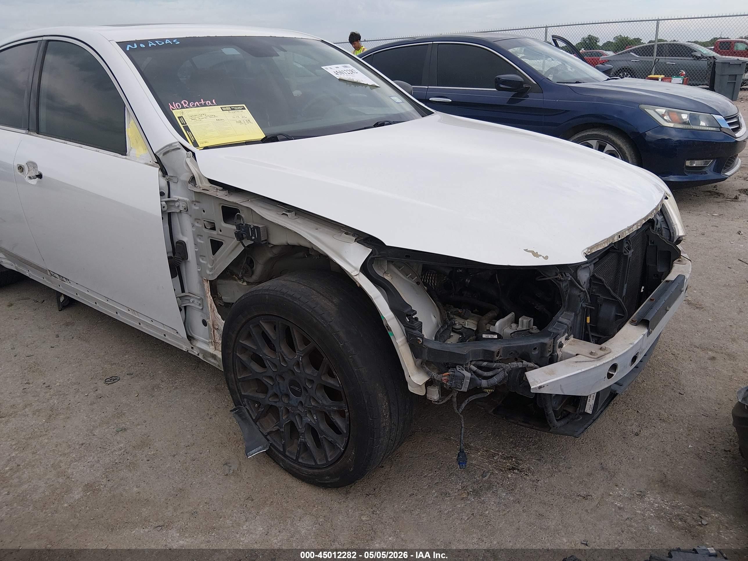 2013 Hyundai Genesis 3.8 White vin: KMHGC4DD0DU249306