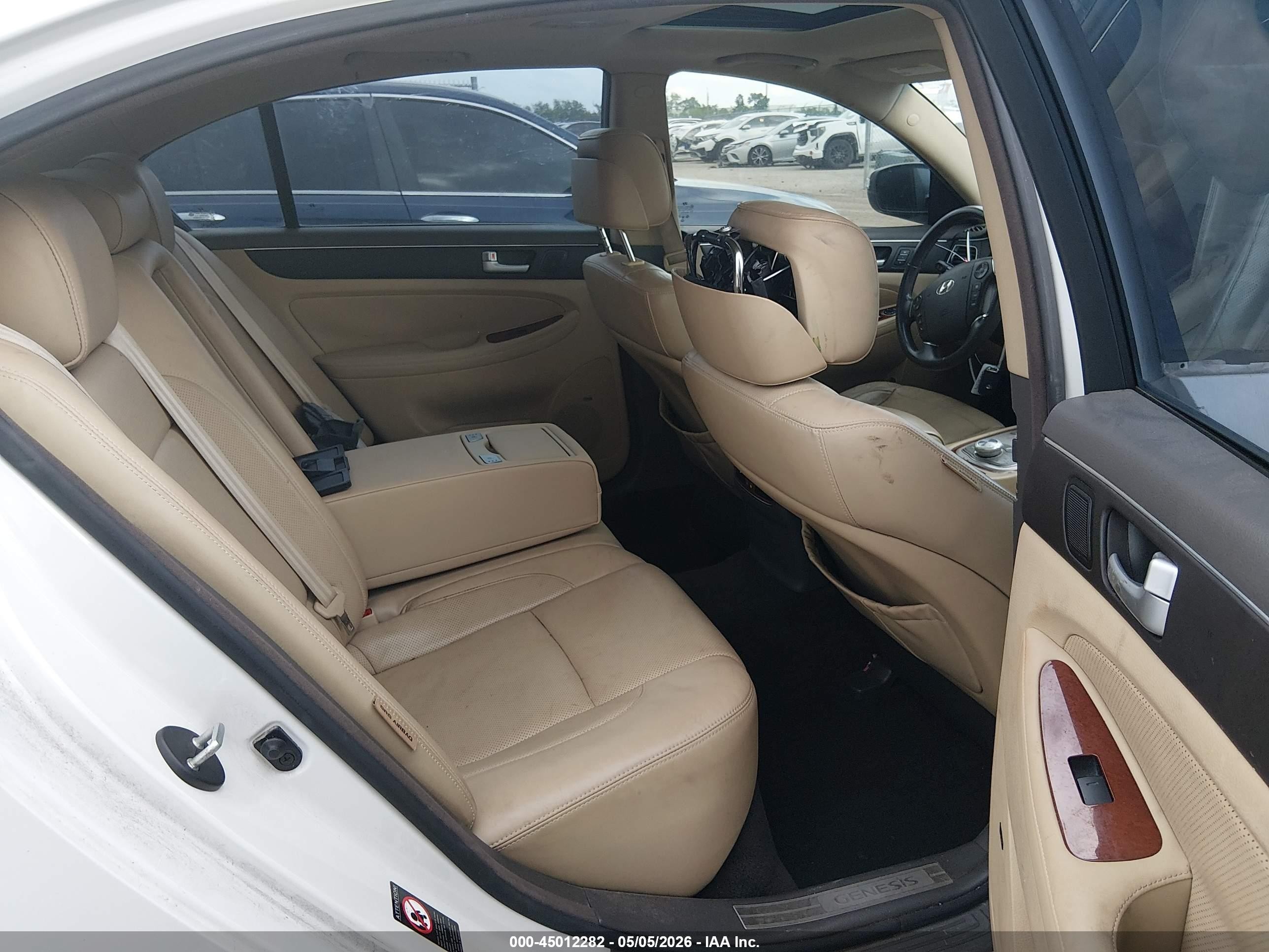 2013 Hyundai Genesis 3.8 White vin: KMHGC4DD0DU249306
