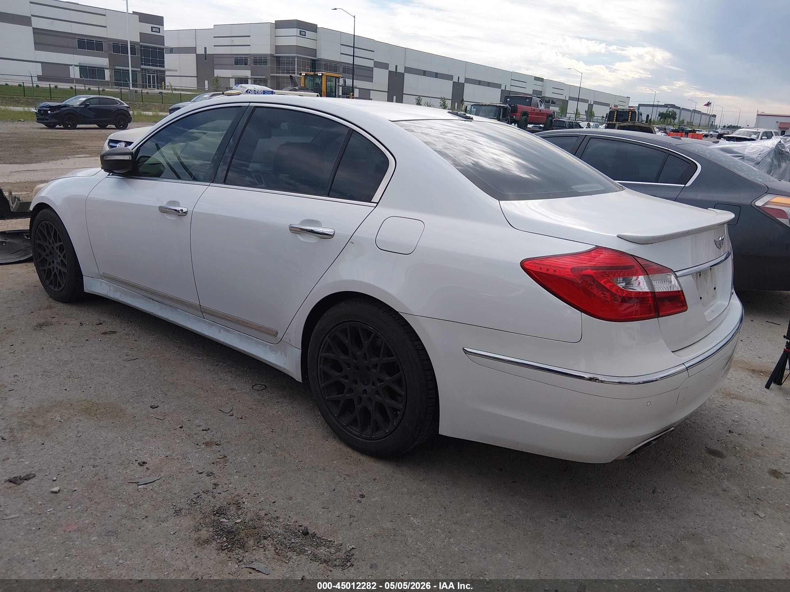 2013 Hyundai Genesis 3.8 White vin: KMHGC4DD0DU249306