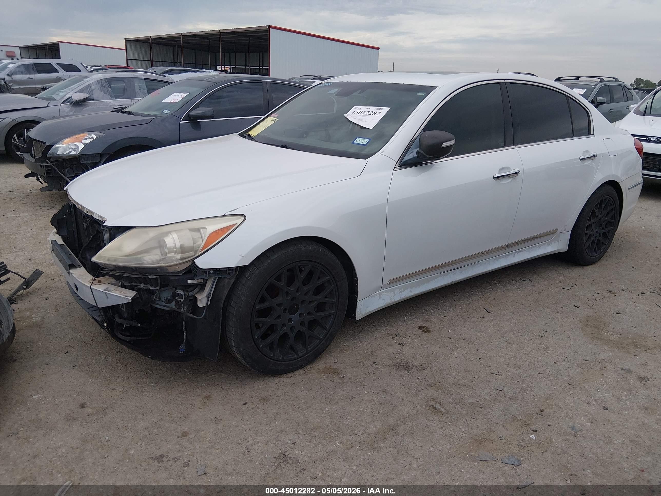 2013 Hyundai Genesis 3.8 White vin: KMHGC4DD0DU249306