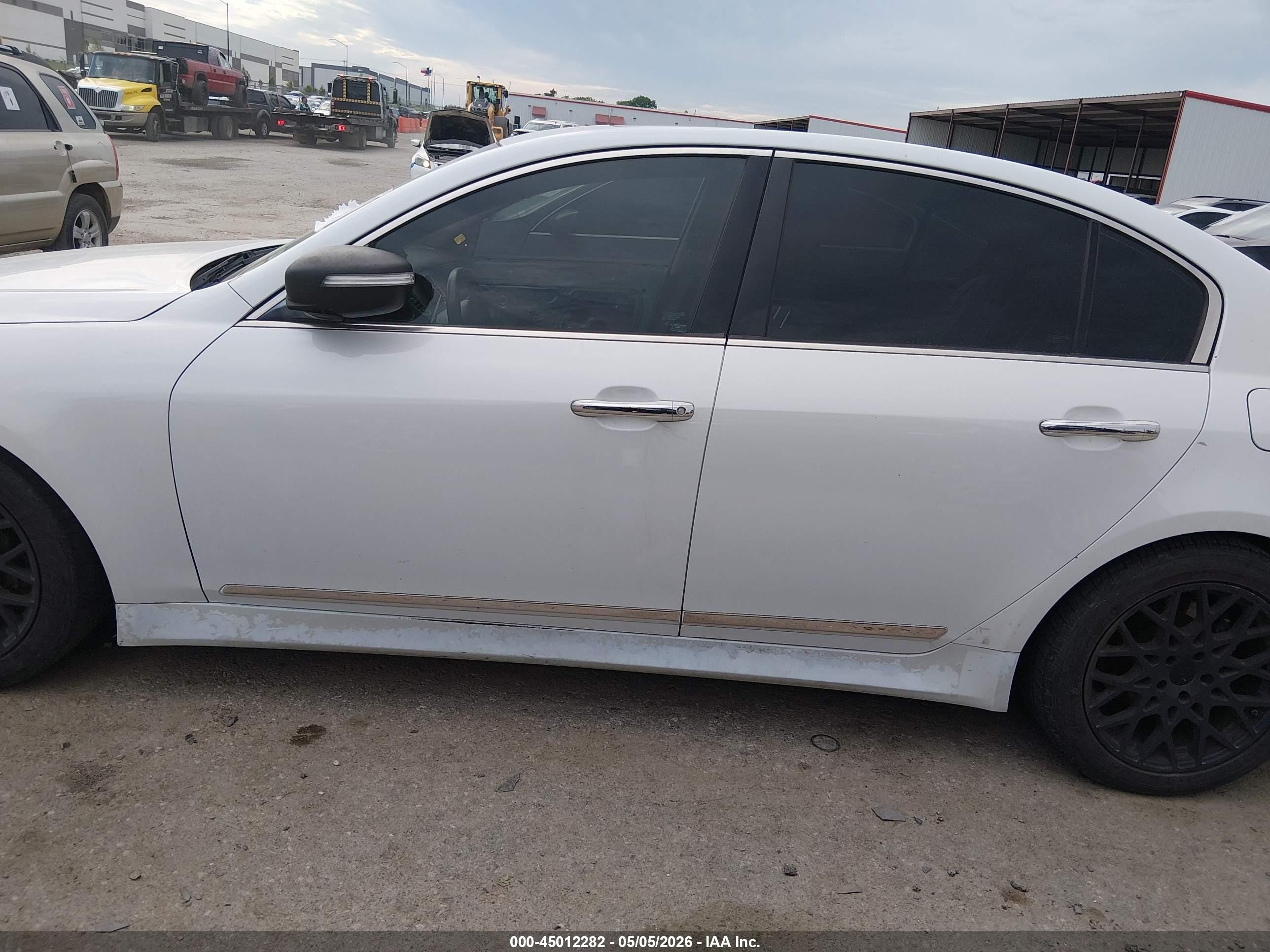 2013 Hyundai Genesis 3.8 White vin: KMHGC4DD0DU249306