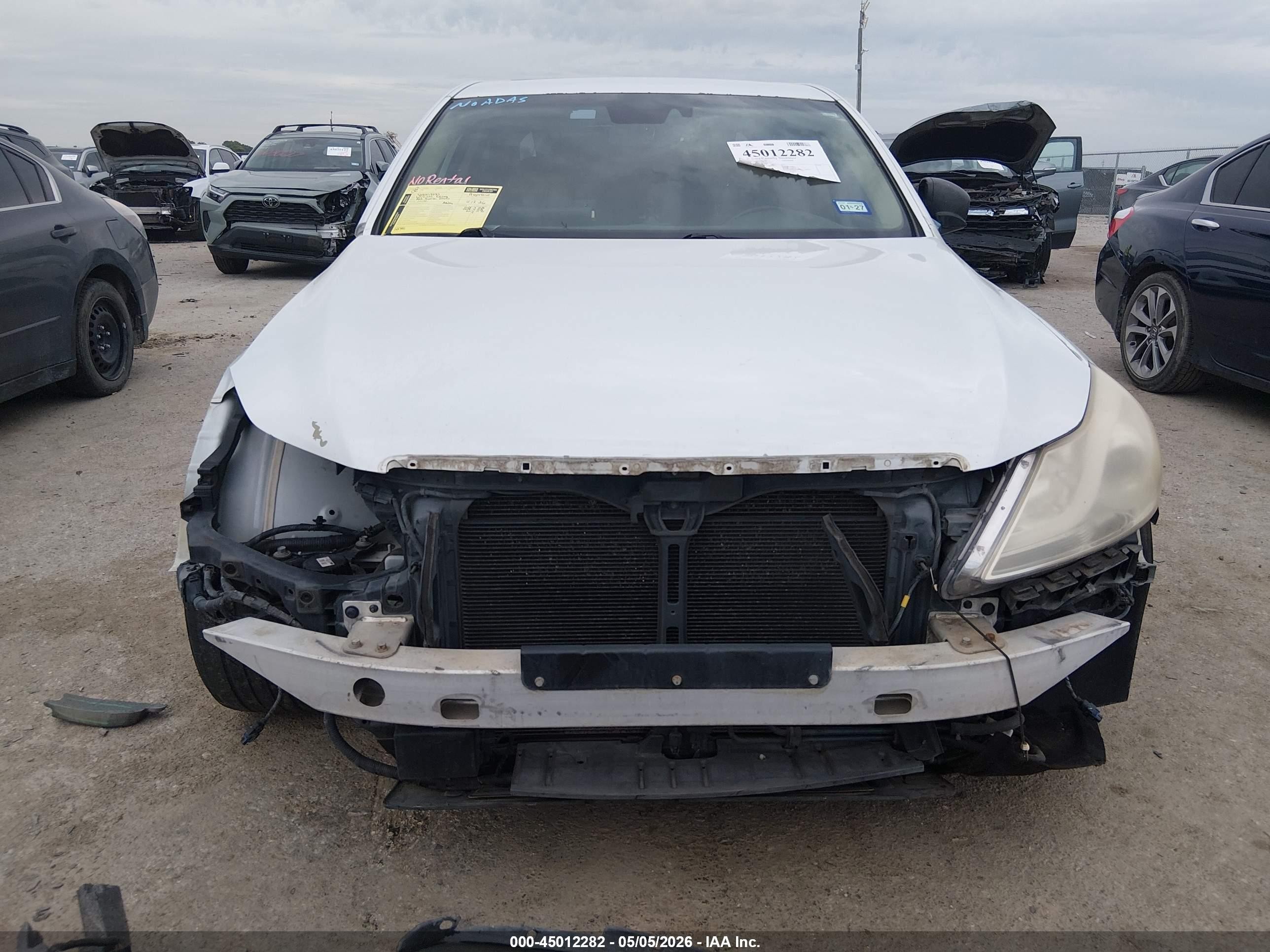 2013 Hyundai Genesis 3.8 White vin: KMHGC4DD0DU249306