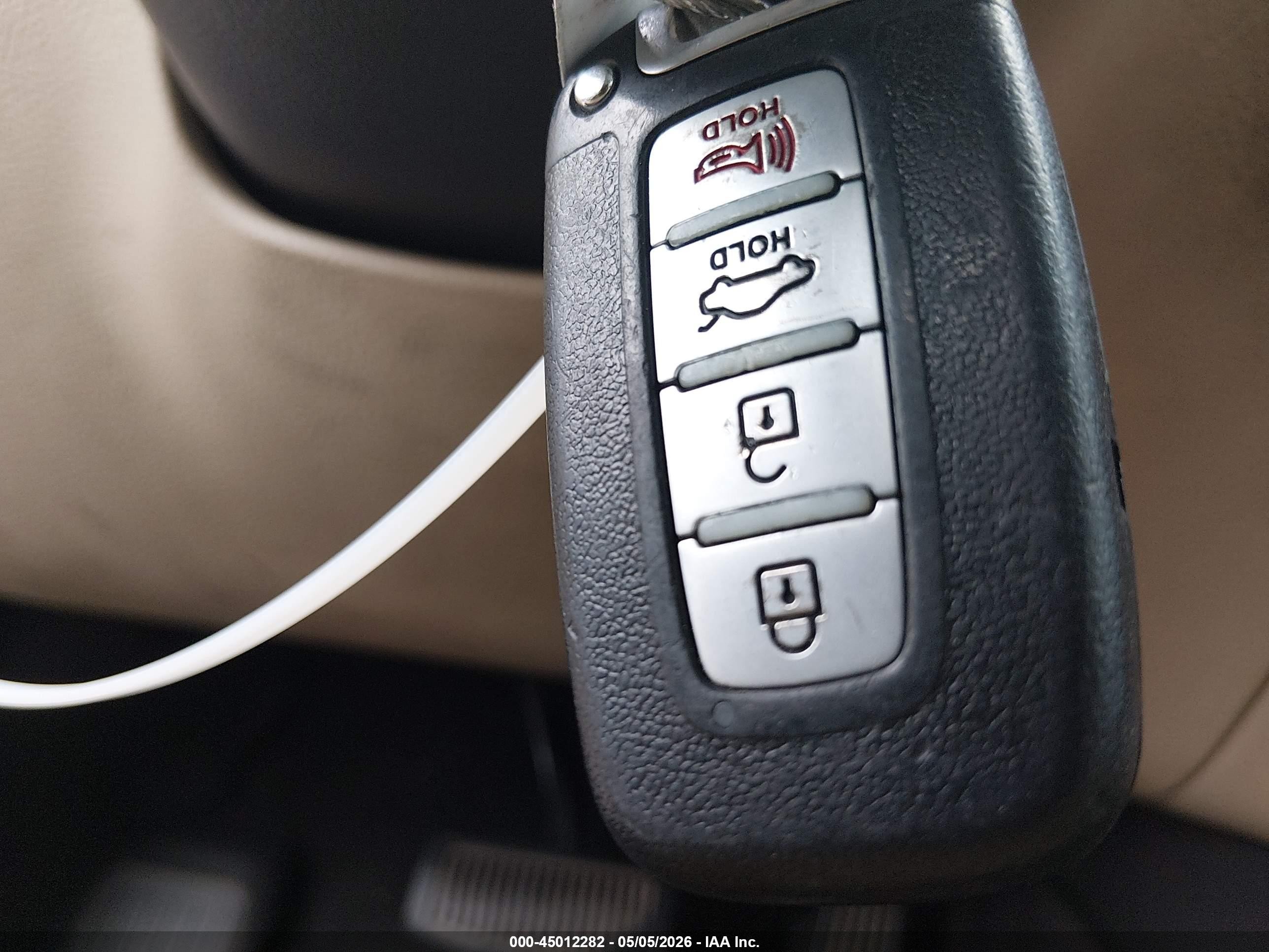2013 Hyundai Genesis 3.8 White vin: KMHGC4DD0DU249306