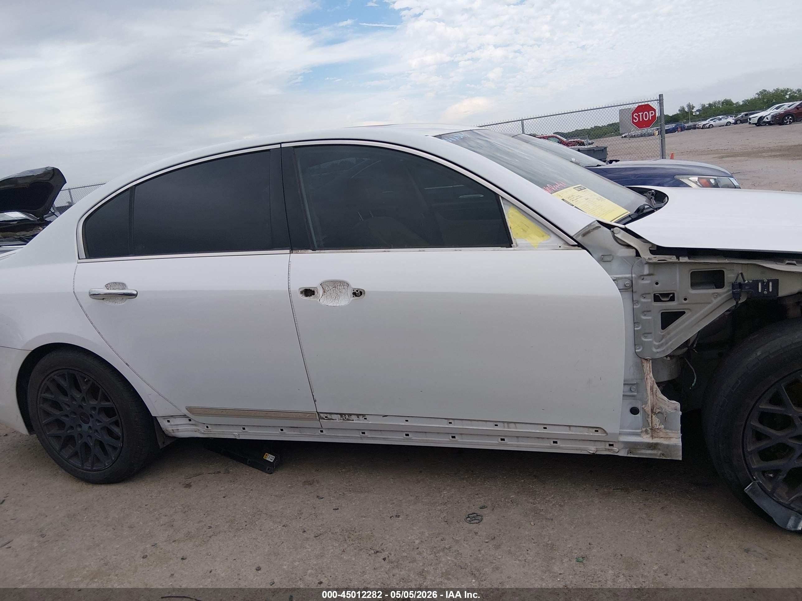 2013 Hyundai Genesis 3.8 White vin: KMHGC4DD0DU249306