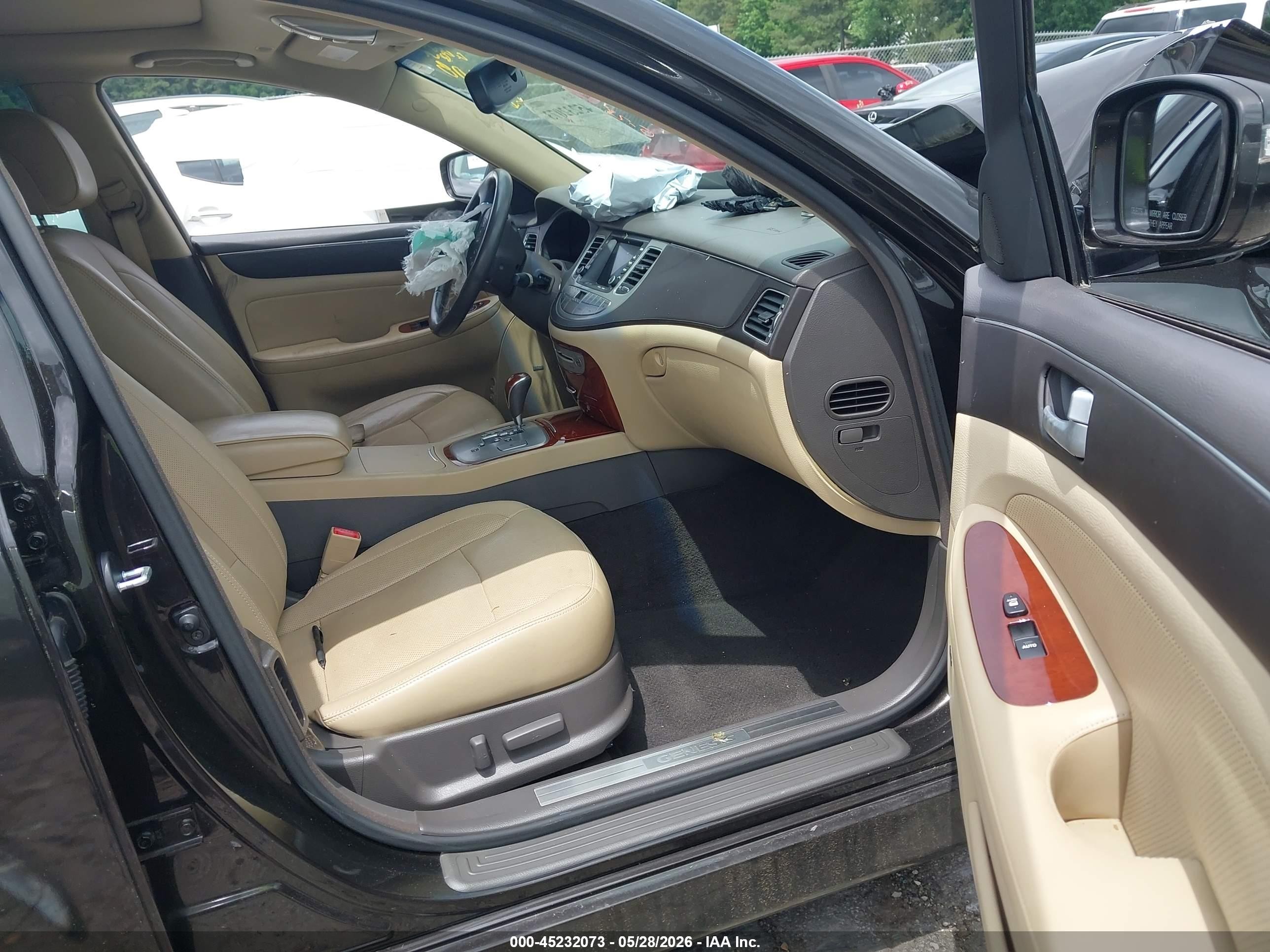 2014 Hyundai Genesis 3.8 Black vin: KMHGC4DD0EU264308