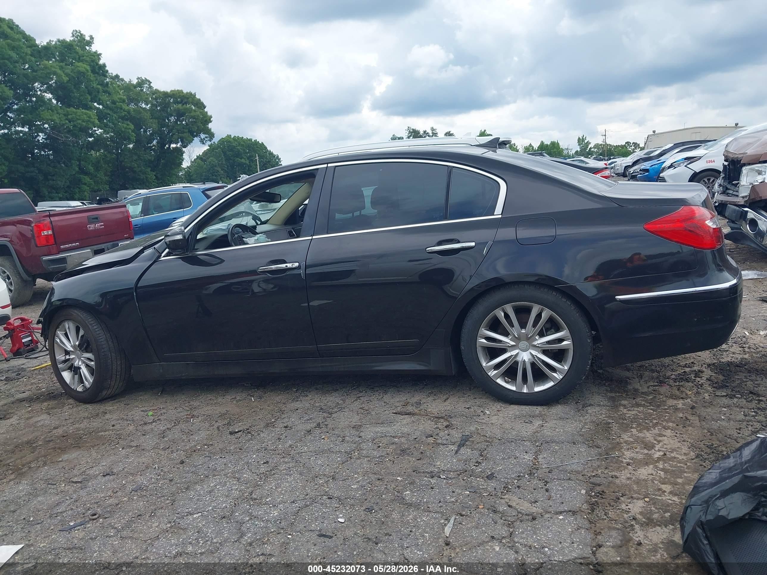 2014 Hyundai Genesis 3.8 Black vin: KMHGC4DD0EU264308