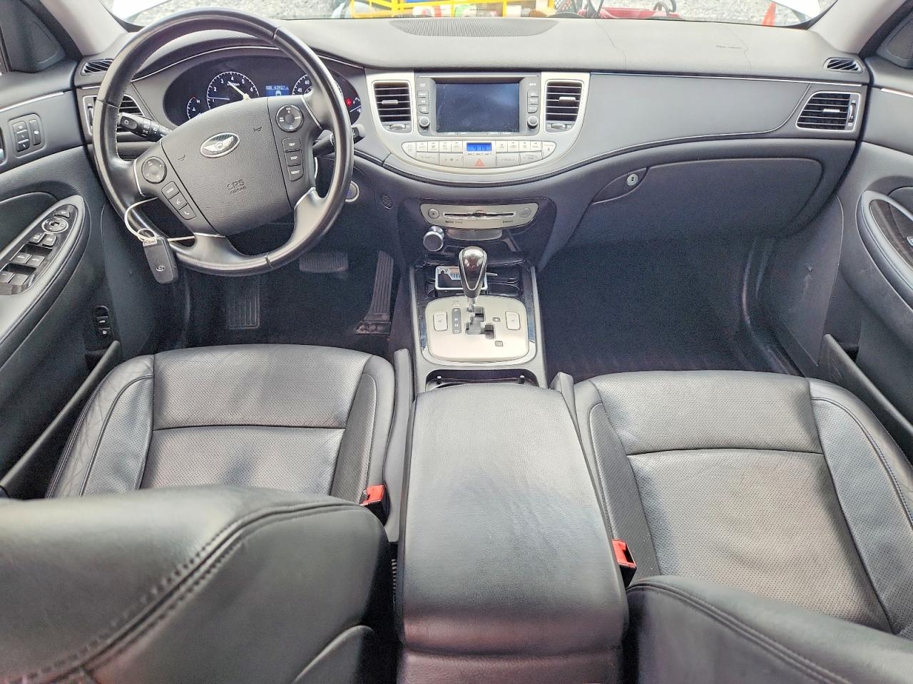 2012 Hyundai Genesis 3.8l Серебряный vin: KMHGC4DD1CU158253