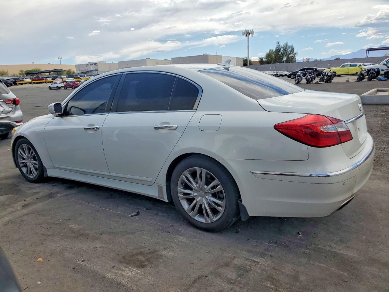 2012 Hyundai Genesis 3.8l White vin: KMHGC4DD1CU194363