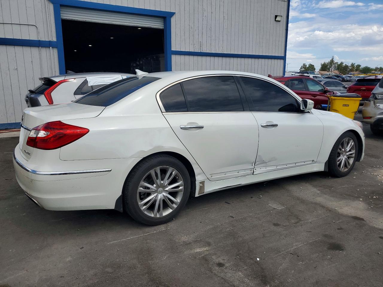 2012 Hyundai Genesis 3.8l White vin: KMHGC4DD1CU194363
