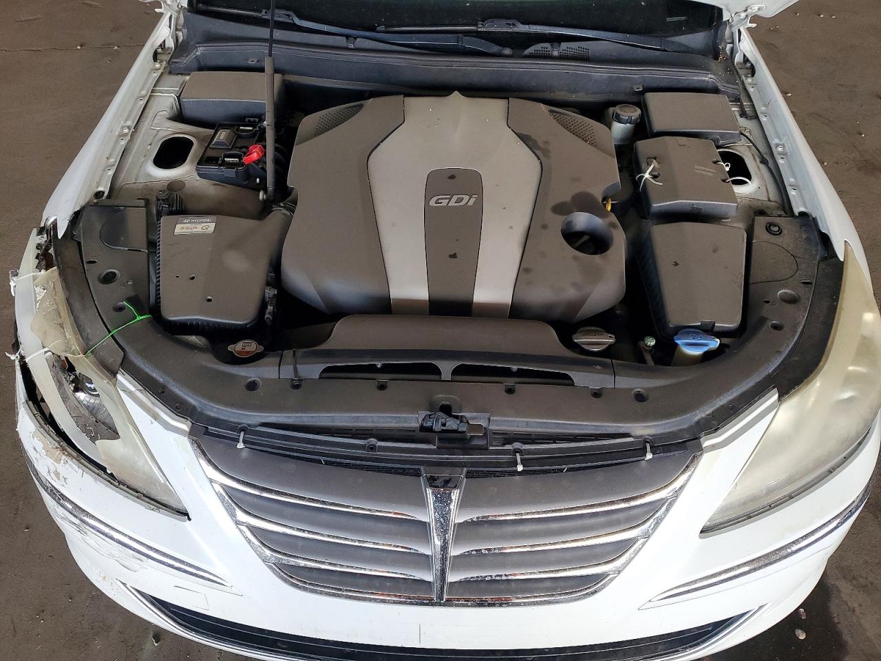 2012 Hyundai Genesis 3.8l Белый vin: KMHGC4DD1CU196761