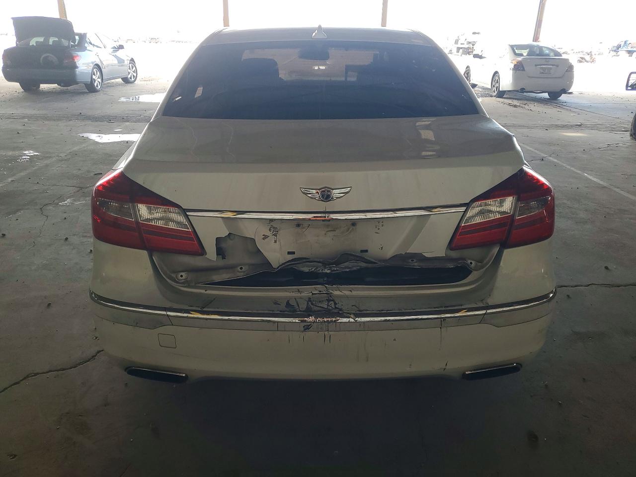 2012 Hyundai Genesis 3.8l Белый vin: KMHGC4DD1CU196761