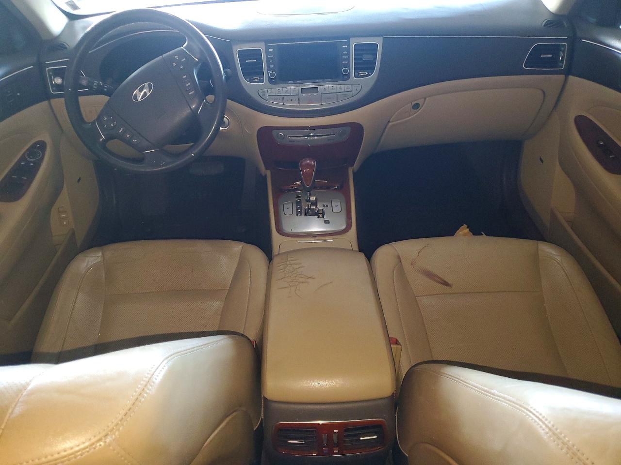 2012 Hyundai Genesis 3.8l Белый vin: KMHGC4DD1CU196761