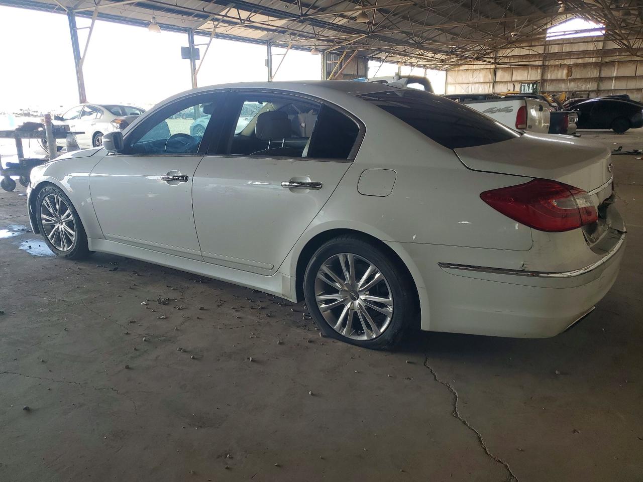 2012 Hyundai Genesis 3.8l Белый vin: KMHGC4DD1CU196761