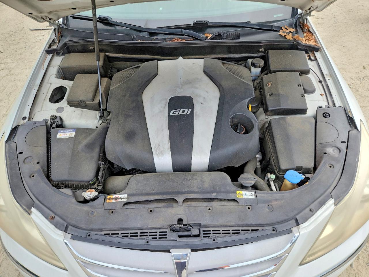 2012 Hyundai Genesis 3.8l White vin: KMHGC4DD1CU198915