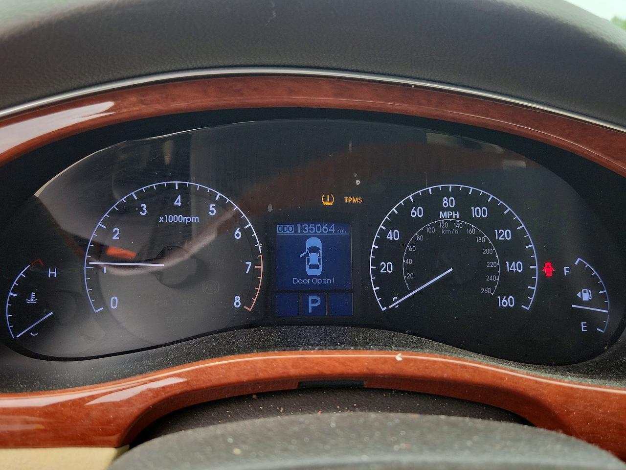 2012 Hyundai Genesis 3.8l White vin: KMHGC4DD1CU198915