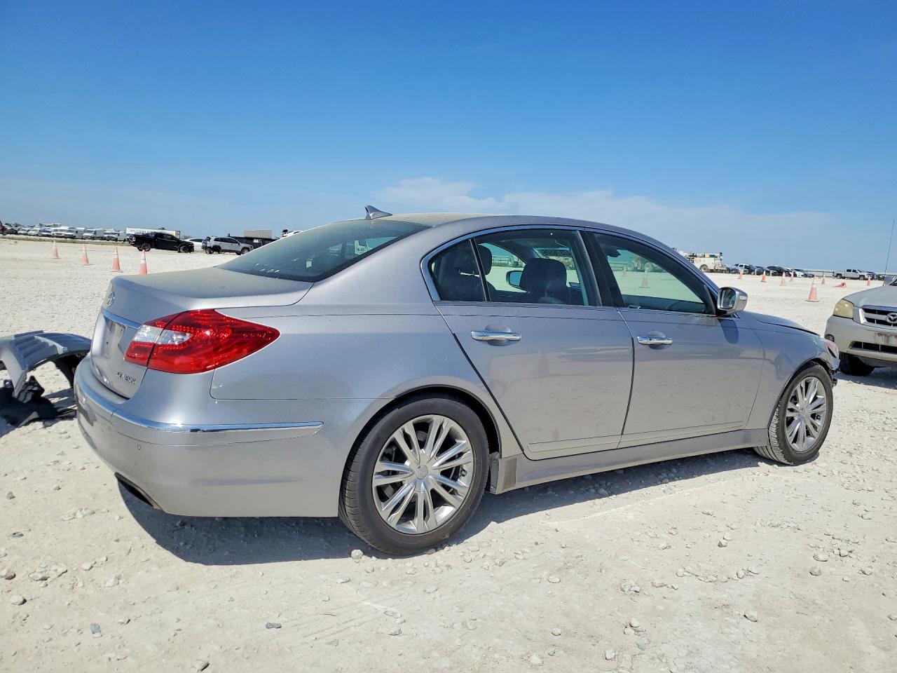 2012 Hyundai Genesis 3.8l V6 Silver vin: KMHGC4DD1CU200811