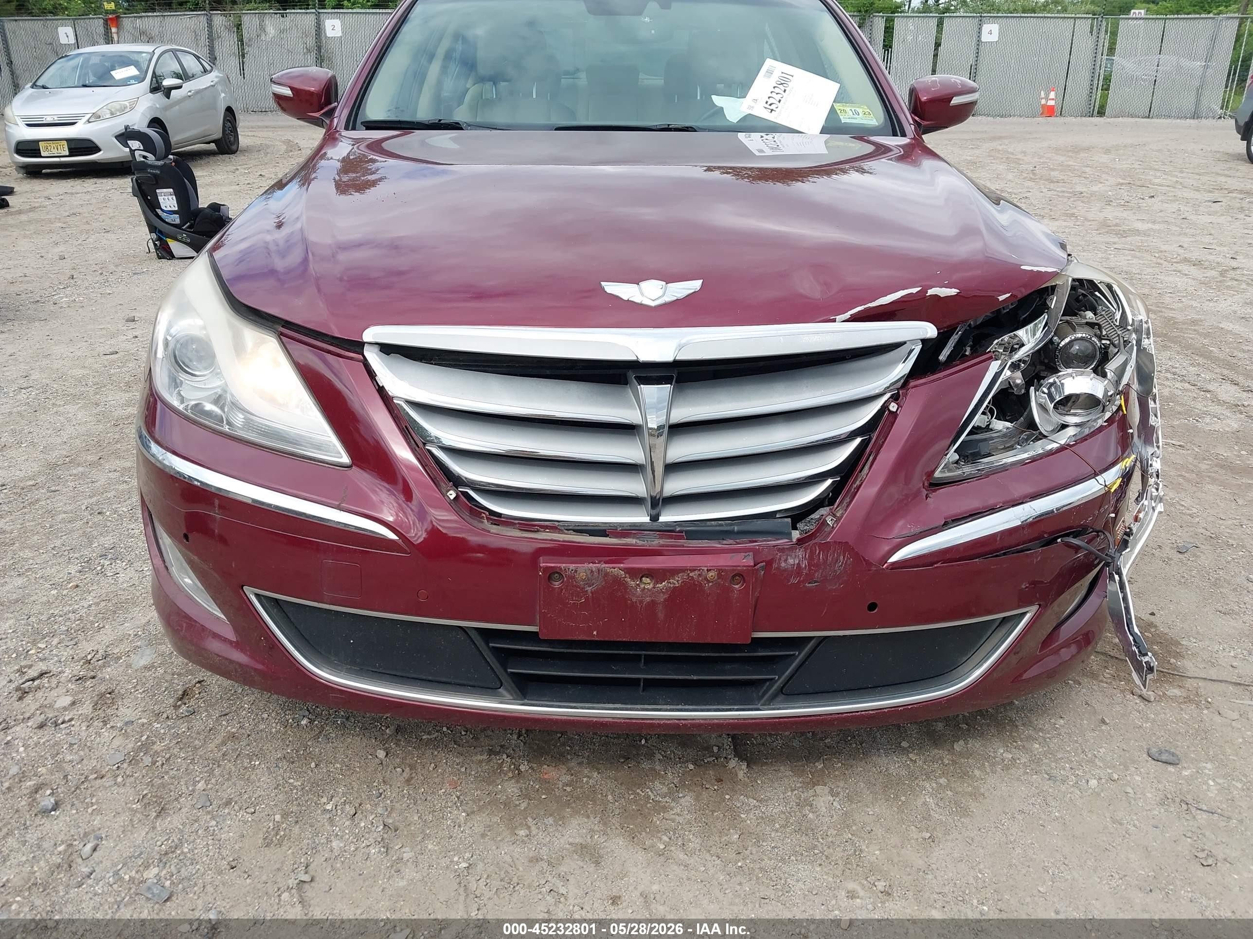 2012 Hyundai Genesis 3.8 Red vin: KMHGC4DD1CU203532
