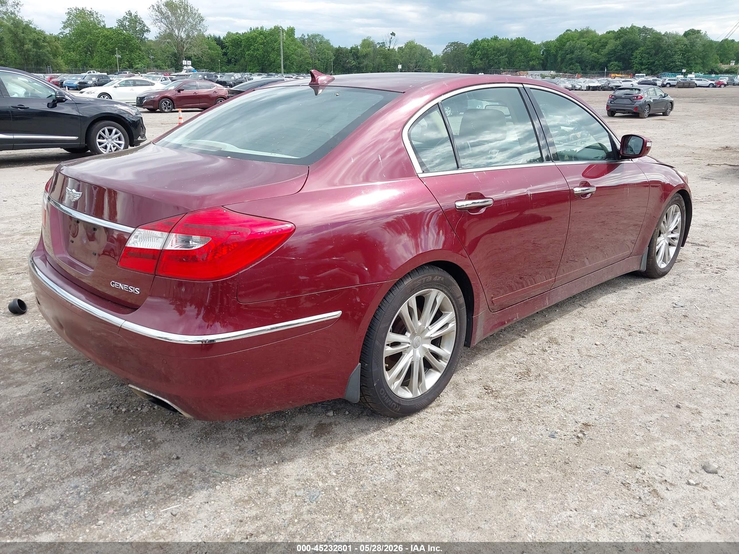 2012 Hyundai Genesis 3.8 Red vin: KMHGC4DD1CU203532