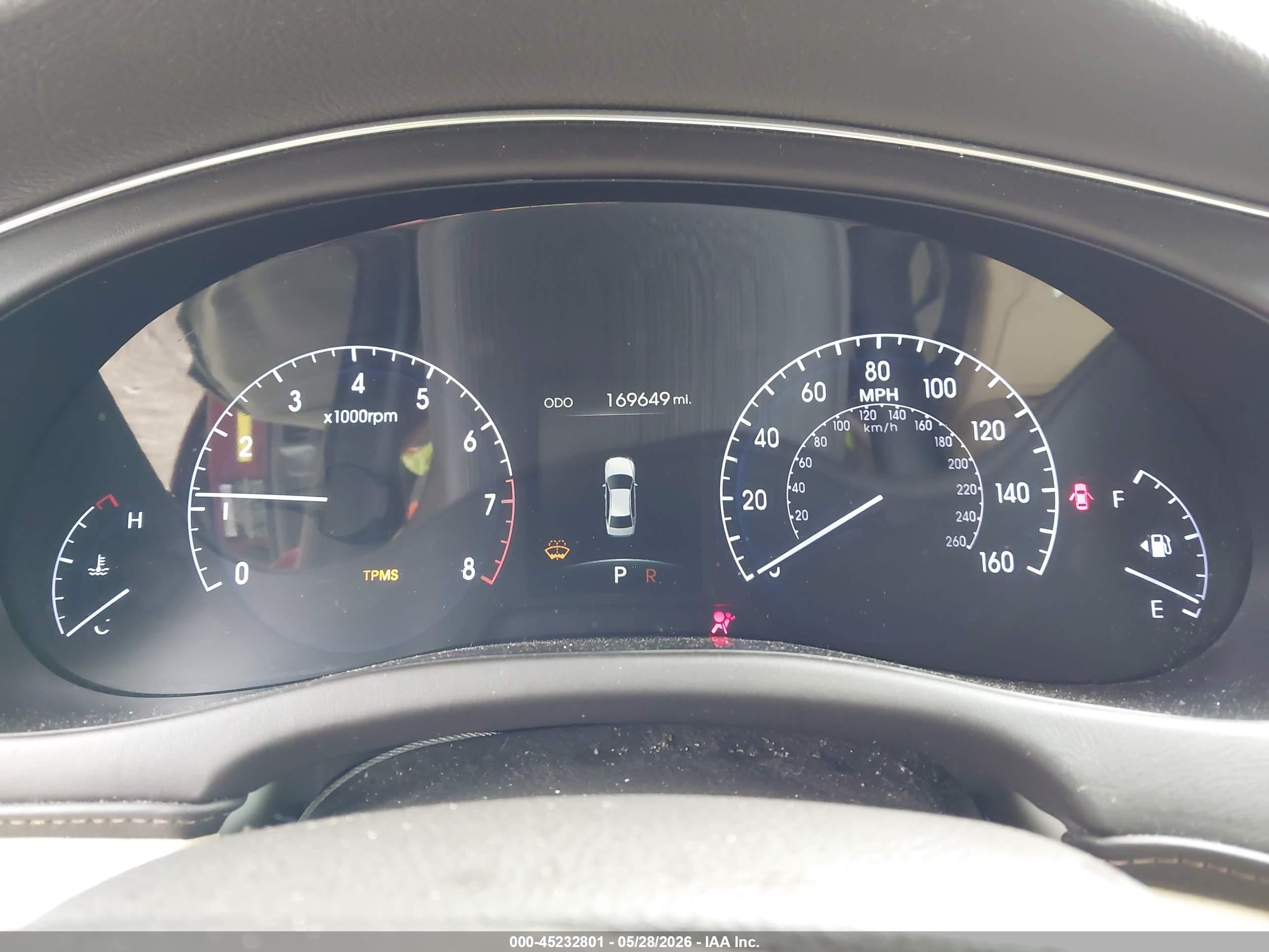 2012 Hyundai Genesis 3.8 Red vin: KMHGC4DD1CU203532