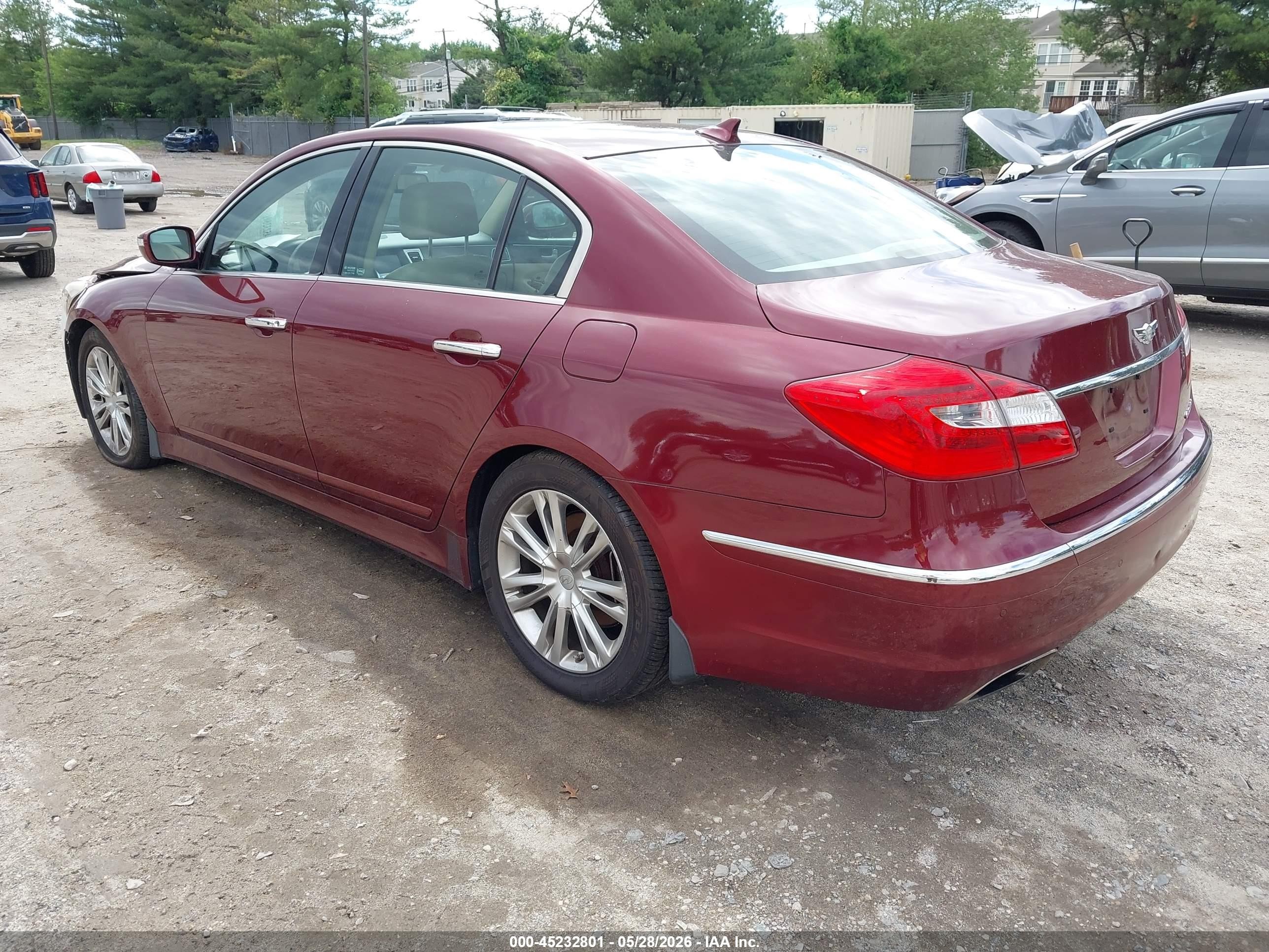 2012 Hyundai Genesis 3.8 Red vin: KMHGC4DD1CU203532