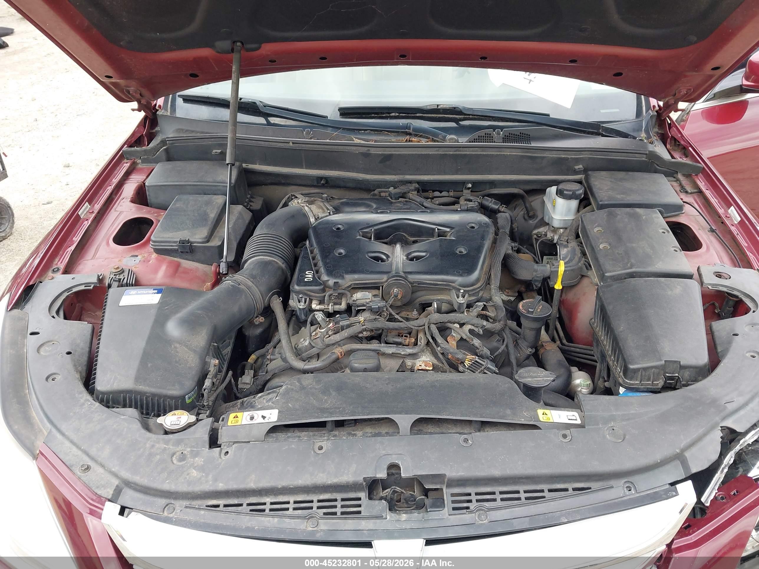 2012 Hyundai Genesis 3.8 Red vin: KMHGC4DD1CU203532