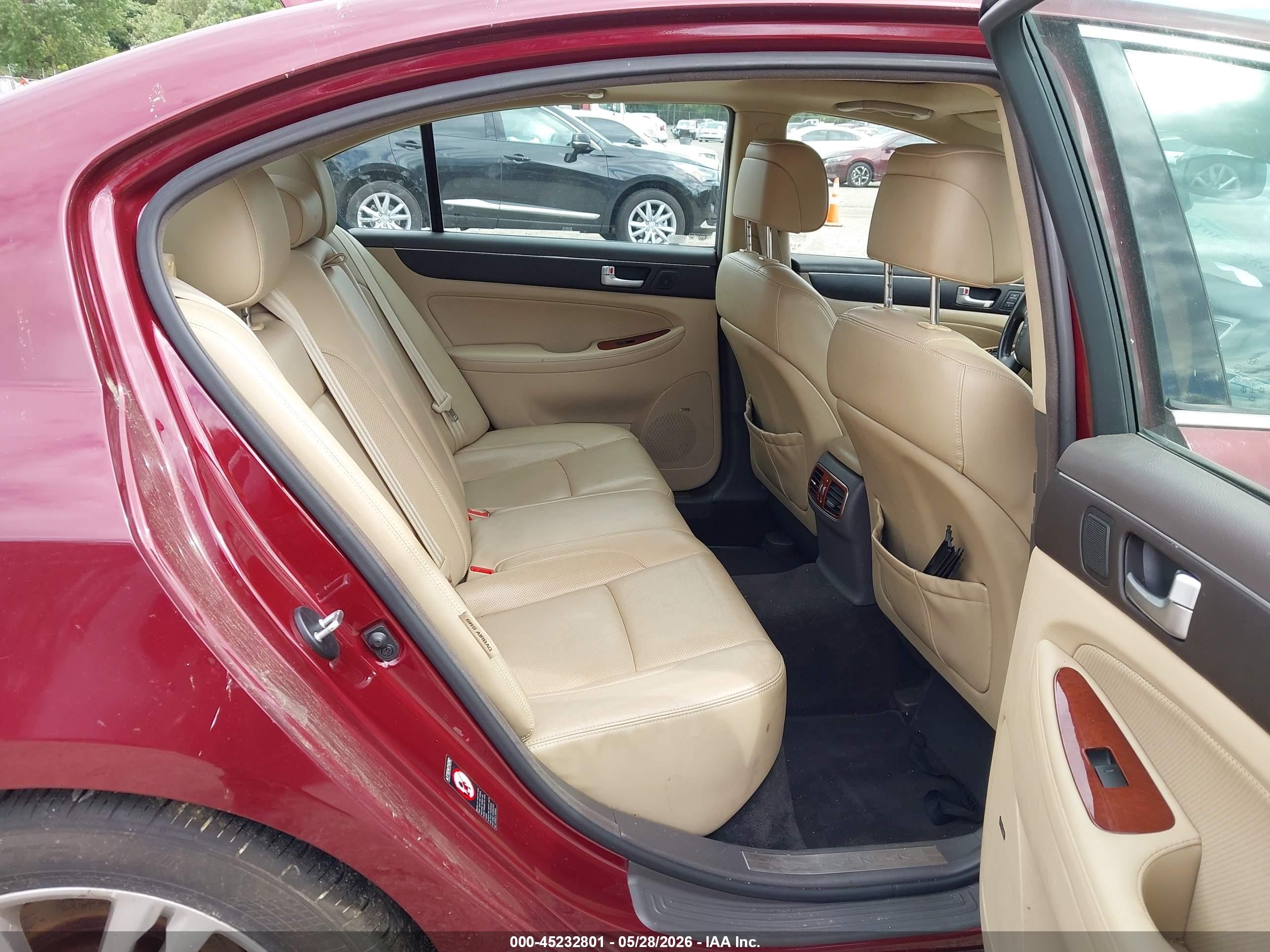 2012 Hyundai Genesis 3.8 Red vin: KMHGC4DD1CU203532