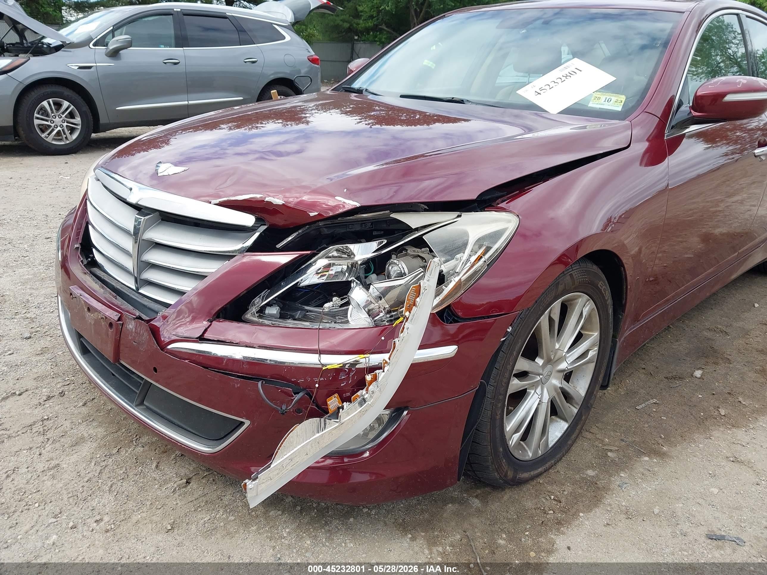 2012 Hyundai Genesis 3.8 Red vin: KMHGC4DD1CU203532