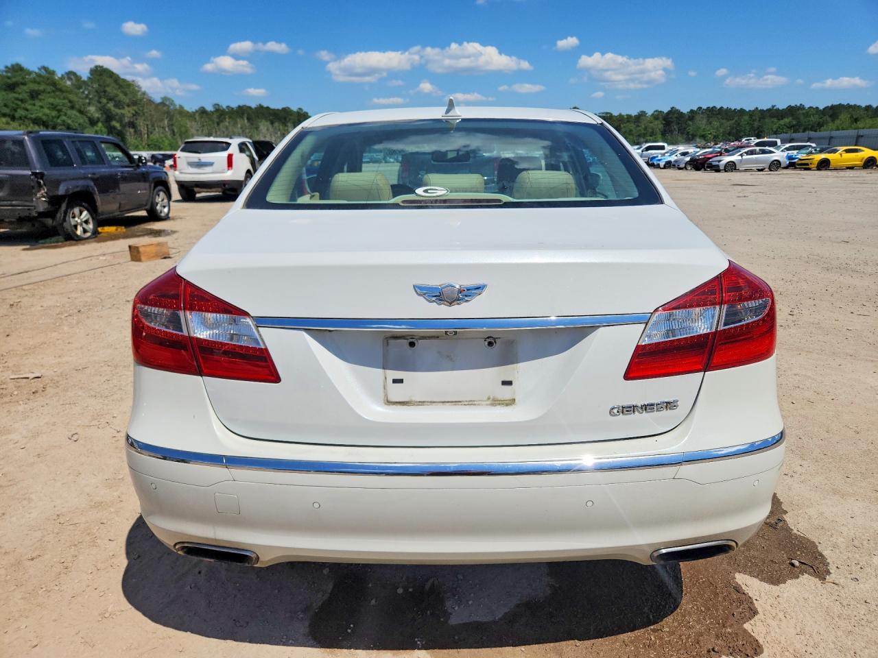 2012 Hyundai Genesis 3.8l White vin: KMHGC4DD1CU211713
