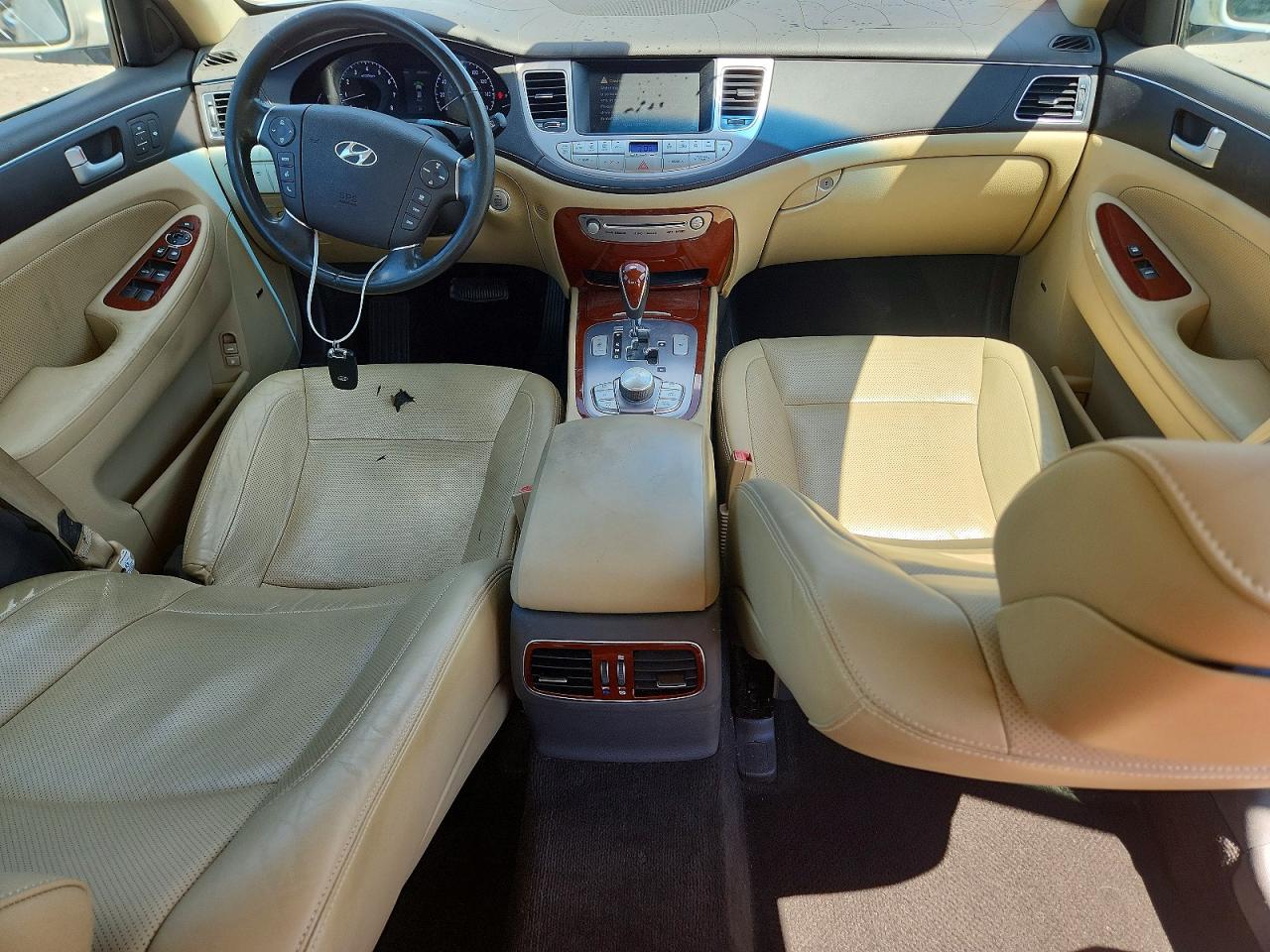 2012 Hyundai Genesis 3.8l White vin: KMHGC4DD1CU211713