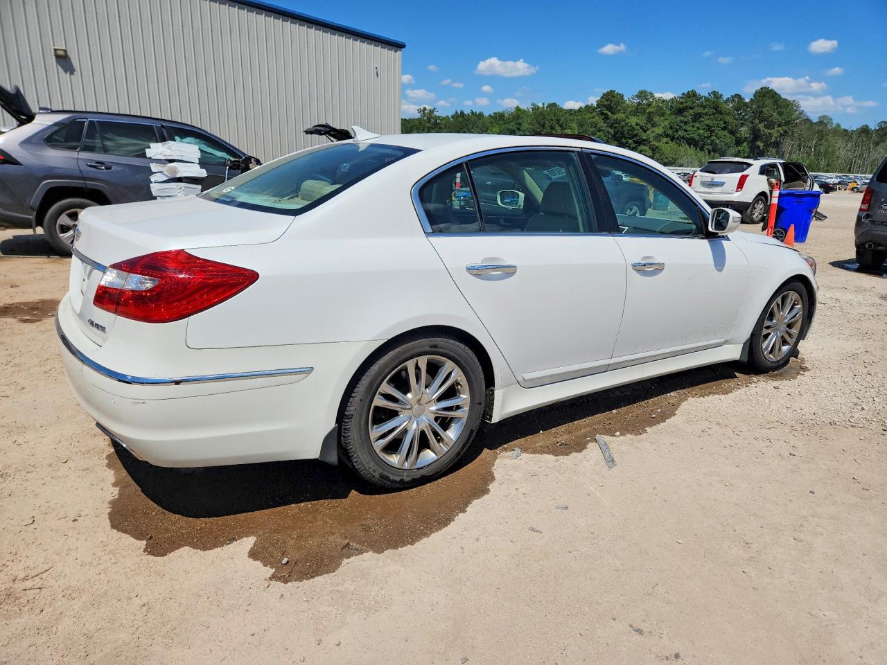 2012 Hyundai Genesis 3.8l White vin: KMHGC4DD1CU211713