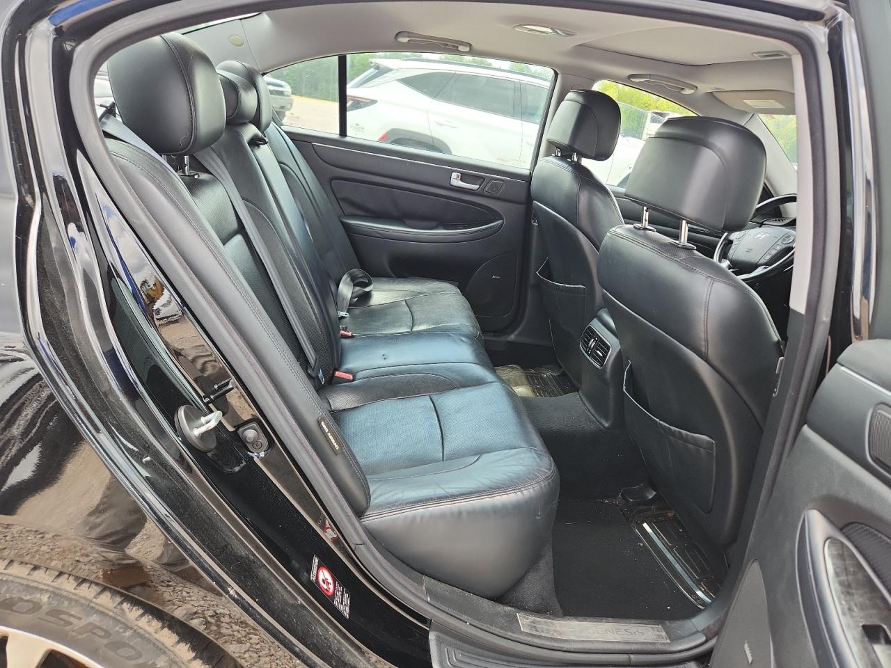 2013 Hyundai Genesis 3.8l Black vin: KMHGC4DD1DU223099