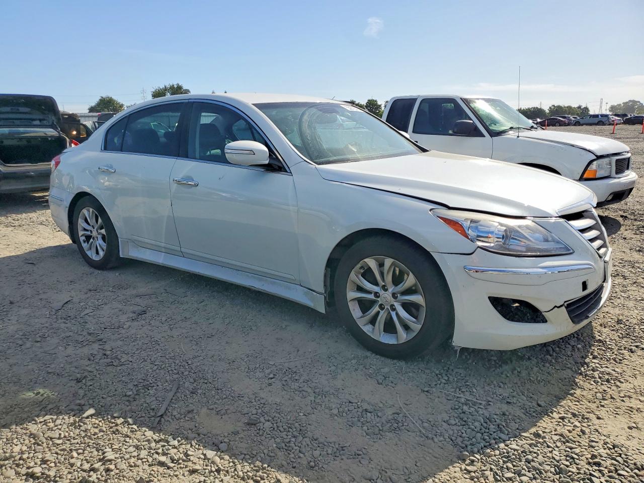 2013 Hyundai Genesis 3.8l White vin: KMHGC4DD1DU227735