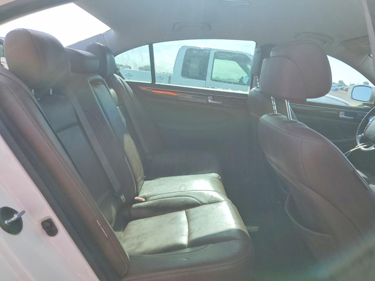2013 Hyundai Genesis 3.8l White vin: KMHGC4DD1DU227735
